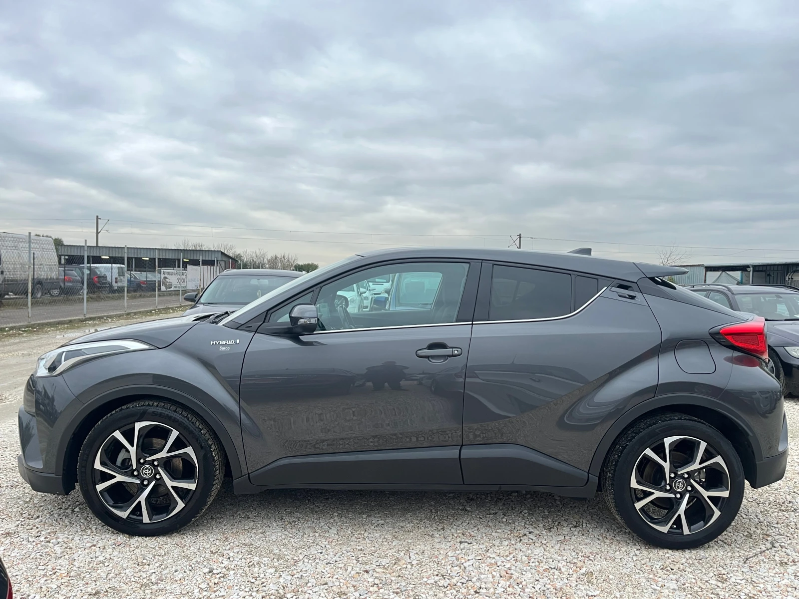 Toyota C-HR  1.8* HYBRID* Keyless go* Distronic* Evro 6 - изображение 4