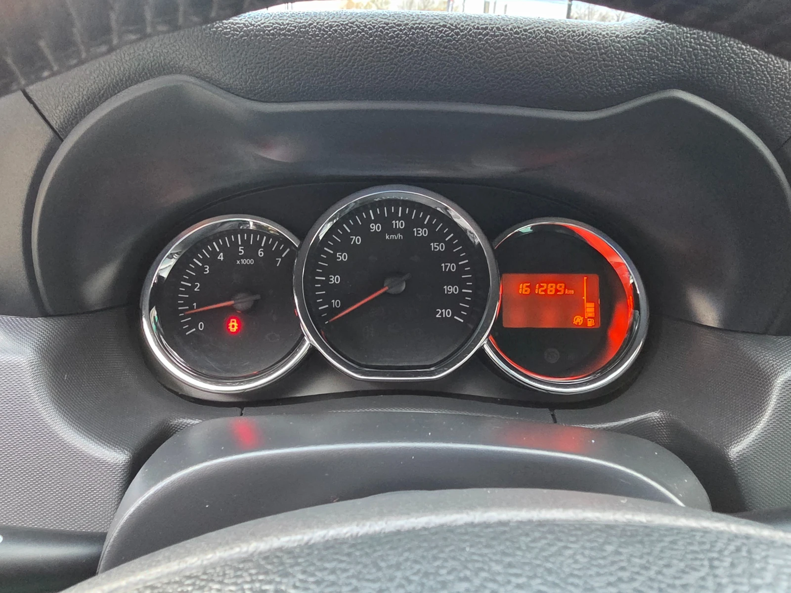 Dacia Duster 1.2TCE-125к.с EURO 6b-4x4-НАВИГАЦИЯ-ШВЕЙЦАРИЯ - изображение 9