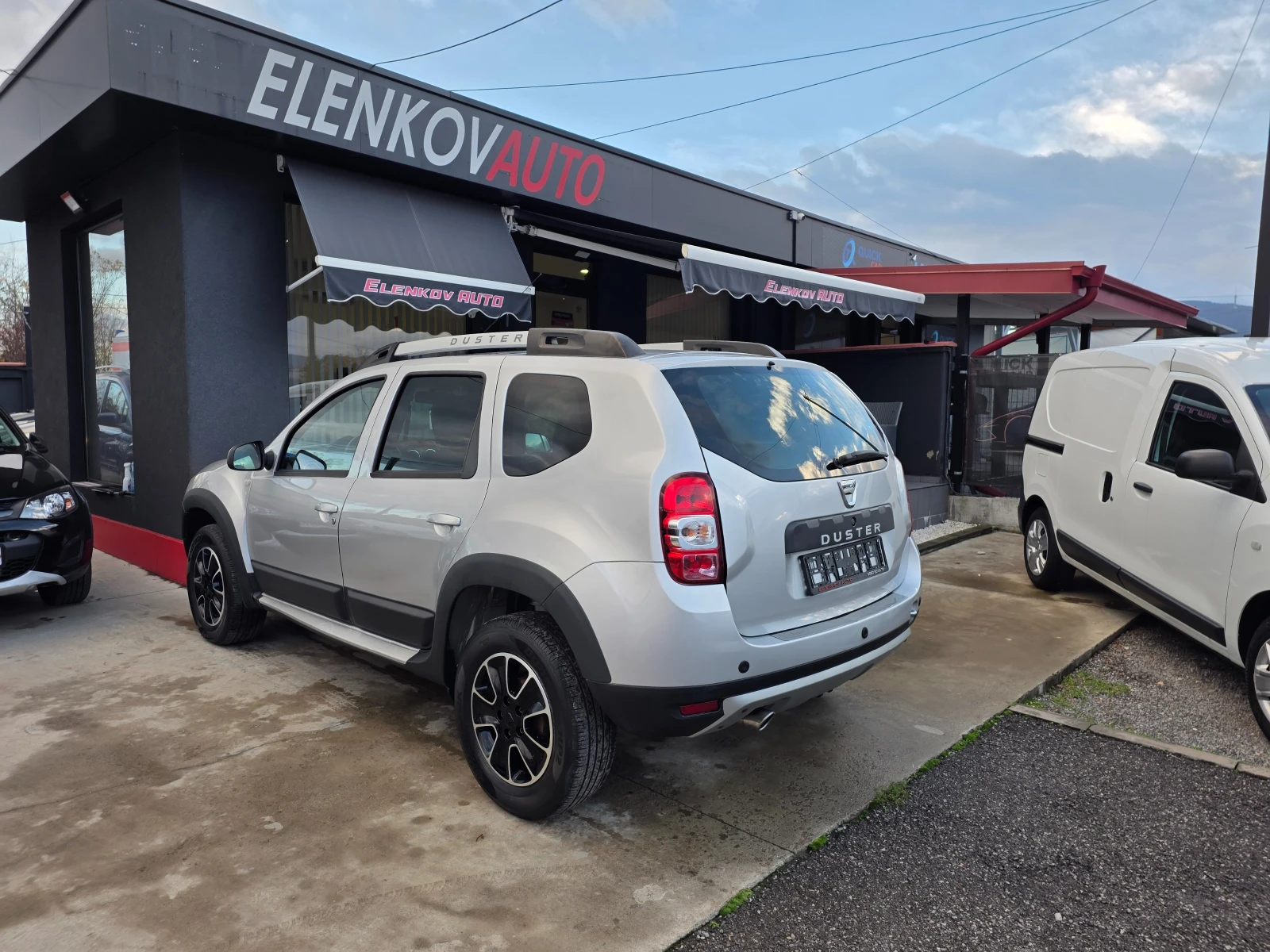 Dacia Duster 1.2TCE-125к.с EURO 6b-4x4-НАВИГАЦИЯ-ШВЕЙЦАРИЯ - изображение 6