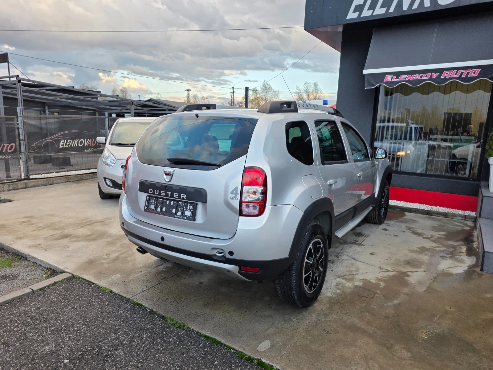 Dacia Duster 1.2TCE-125к.с EURO 6b-4x4-НАВИГАЦИЯ-ШВЕЙЦАРИЯ - изображение 8