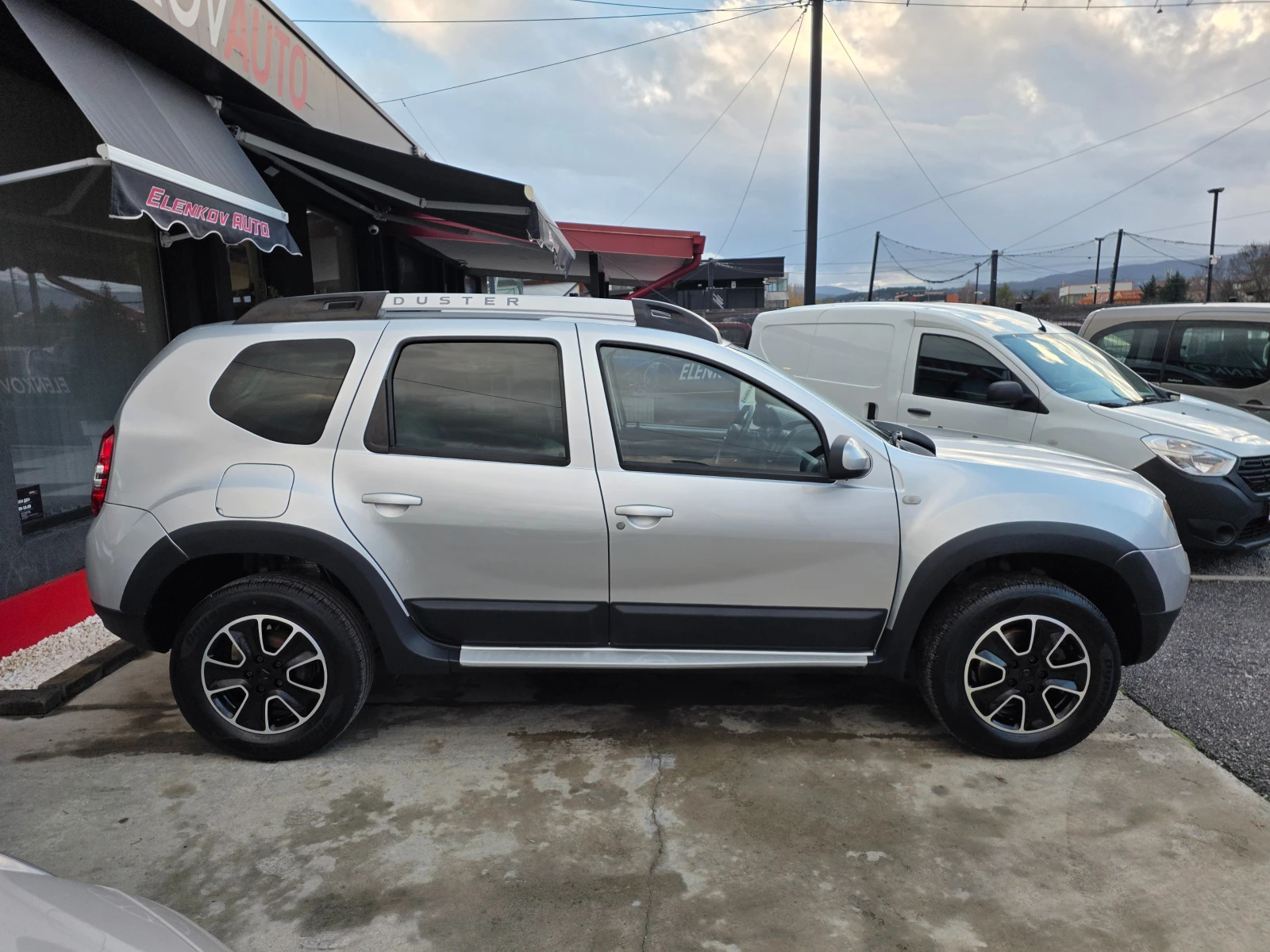 Dacia Duster 1.2TCE-125к.с EURO 6b-4x4-НАВИГАЦИЯ-ШВЕЙЦАРИЯ - изображение 5