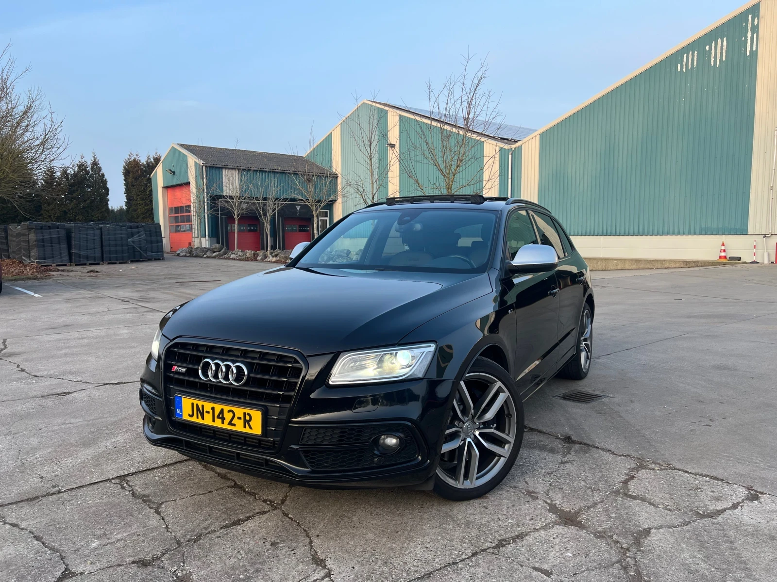 Audi SQ5 Black Badge* Алкантара* Панорама* Дистроник* Кейле