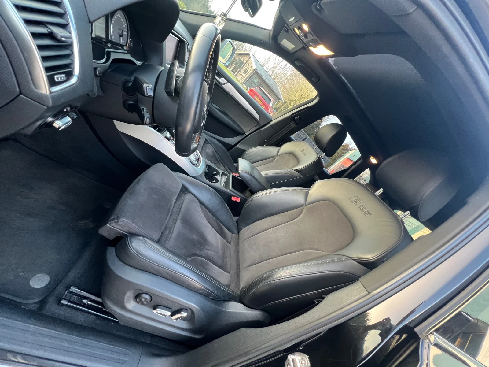 Audi SQ5 Black Badge* Алкантара* Панорама* Дистроник* Кейле - изображение 9