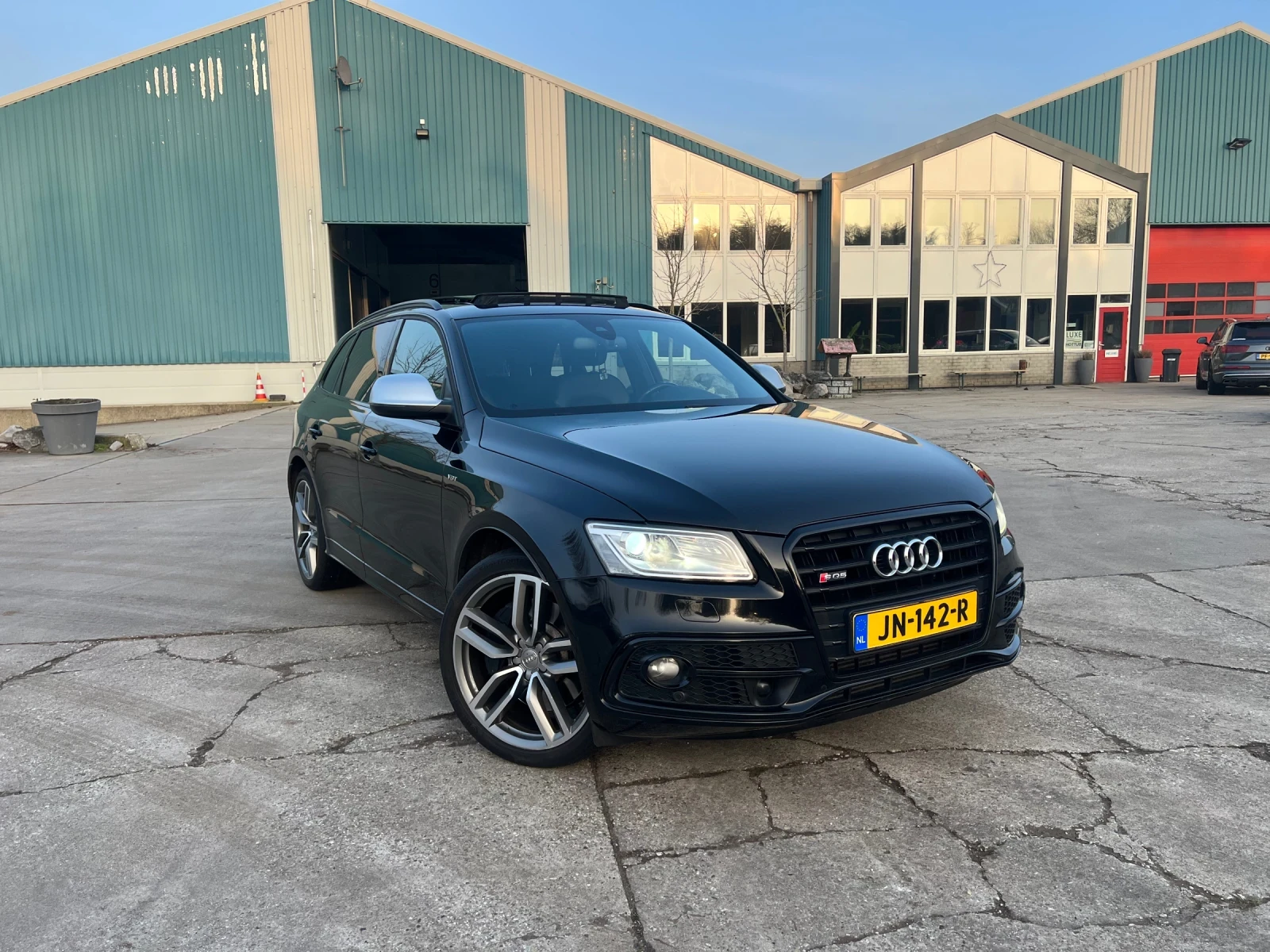 Audi SQ5 Black Badge* Алкантара* Панорама* Дистроник* Кейле - изображение 3