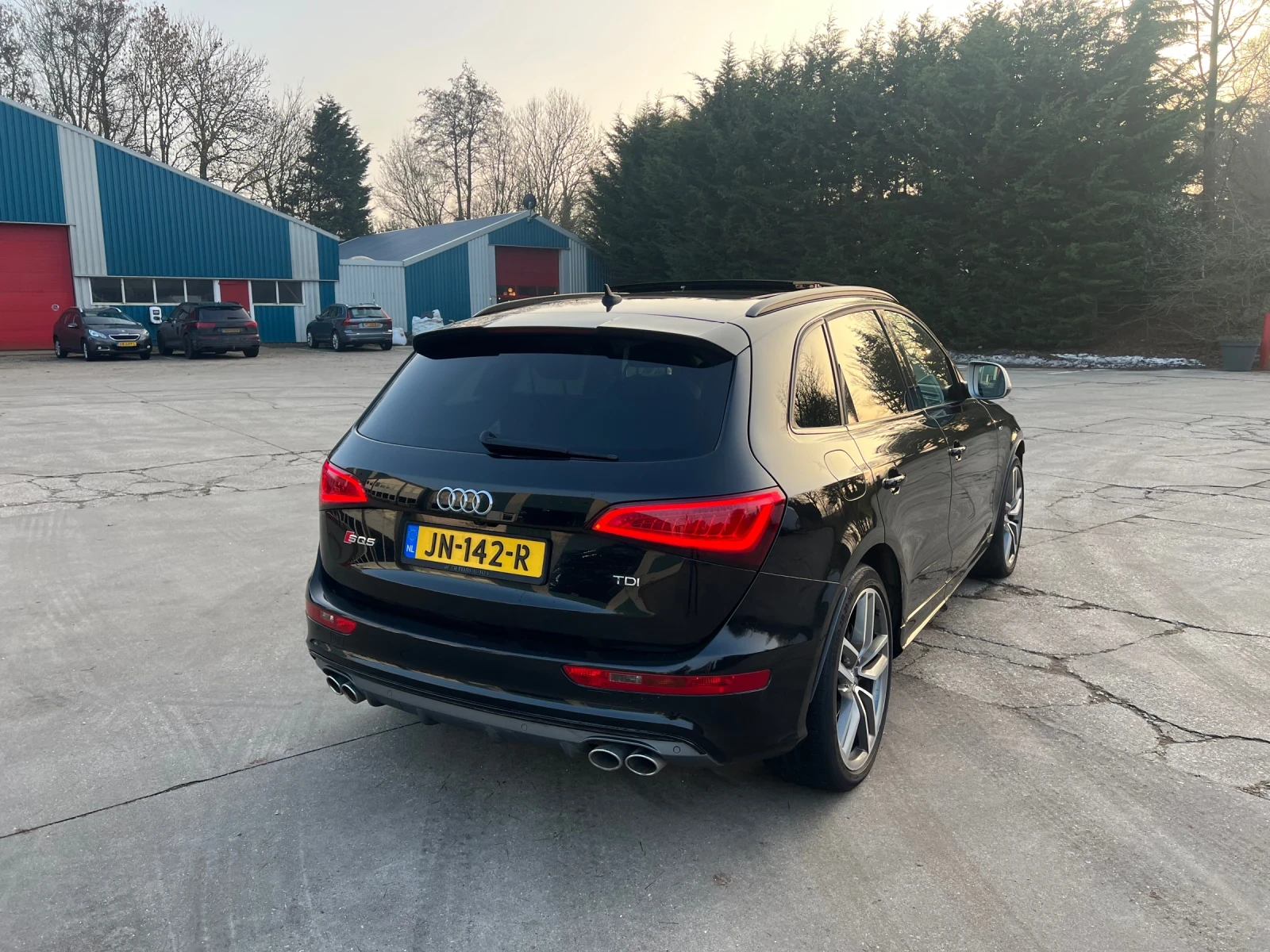 Audi SQ5 Black Badge* Алкантара* Панорама* Дистроник* Кейле - изображение 5