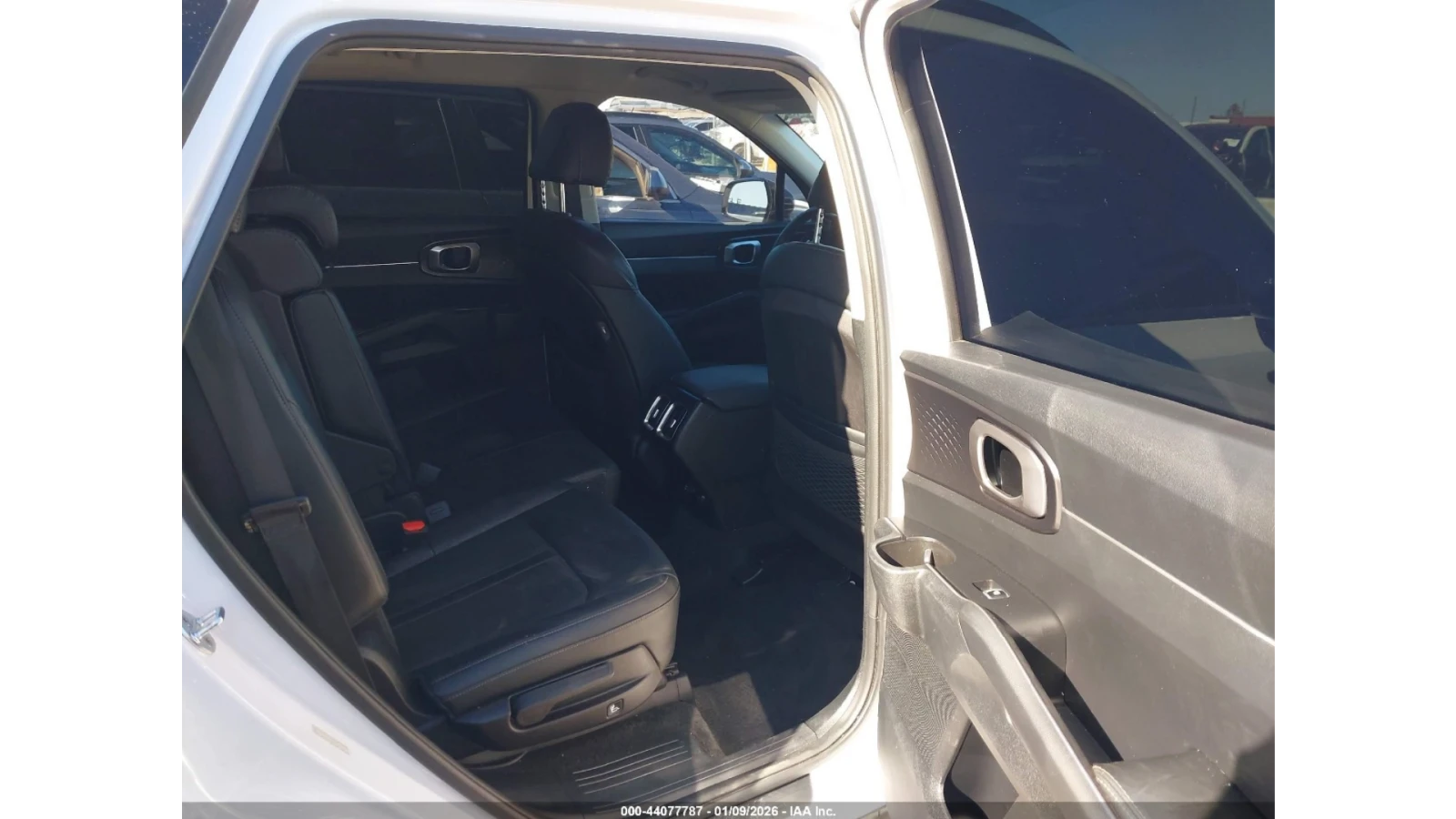 Kia Sorento * KEYLESS* КОЖА* ПОДГРЕВ* КАМЕРА* , снимка 13 - Автомобили и джипове - 53963408