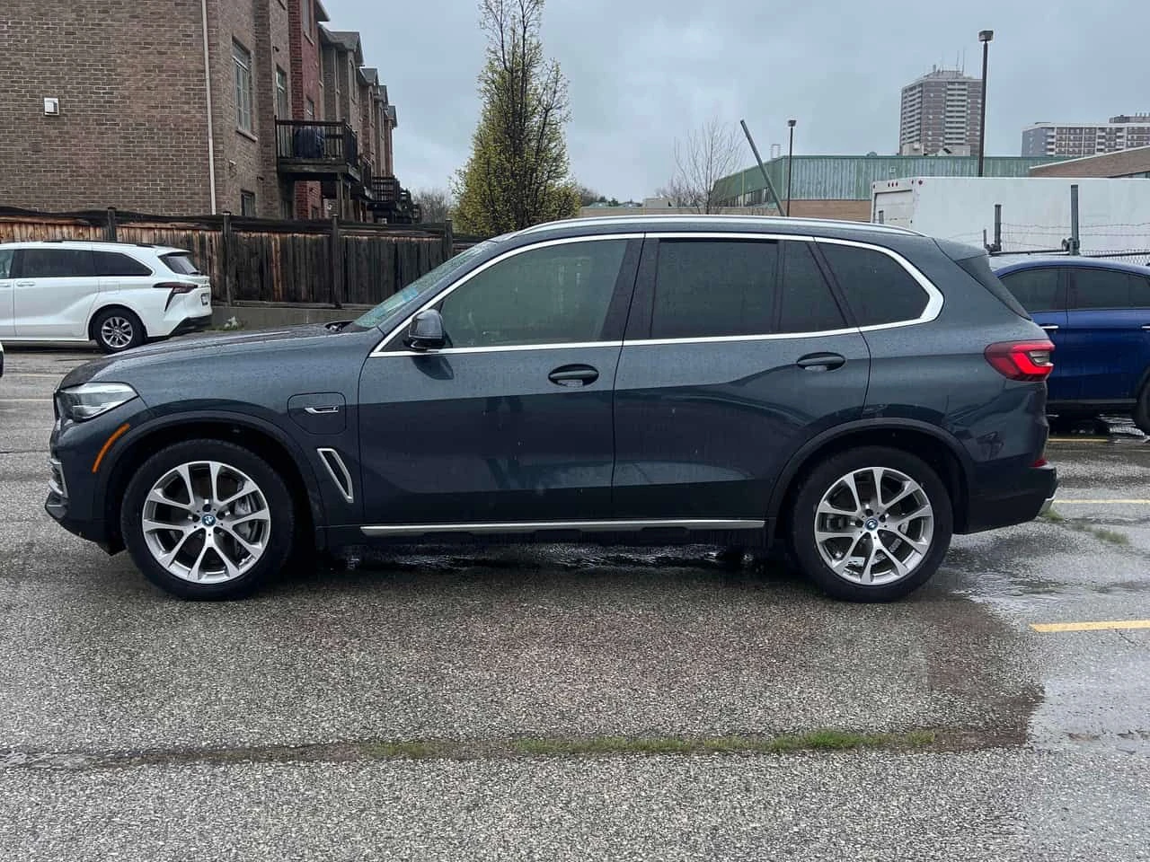 BMW X5 xDrive45e/ОБДУХВАНЕ/ПАНОРАМА/HEAD-UP/360 КАМЕРИ, снимка 3 - Автомобили и джипове - 54318043