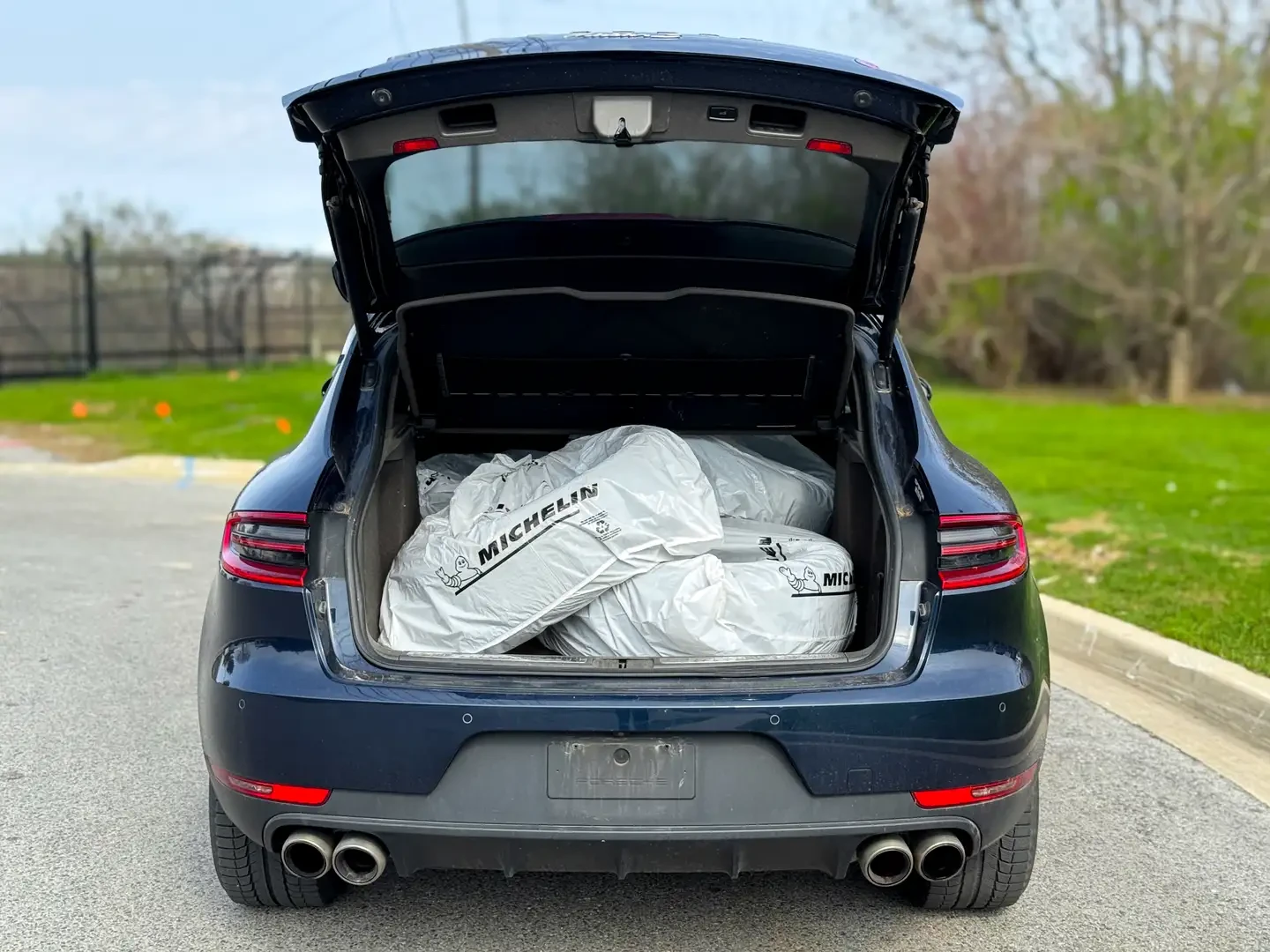 Porsche Macan S* PDK* PREMIUM* BOSE* ПОДГРЕВ* КАМЕРА* КЕЙЛЕС* , снимка 14 - Автомобили и джипове - 54946823