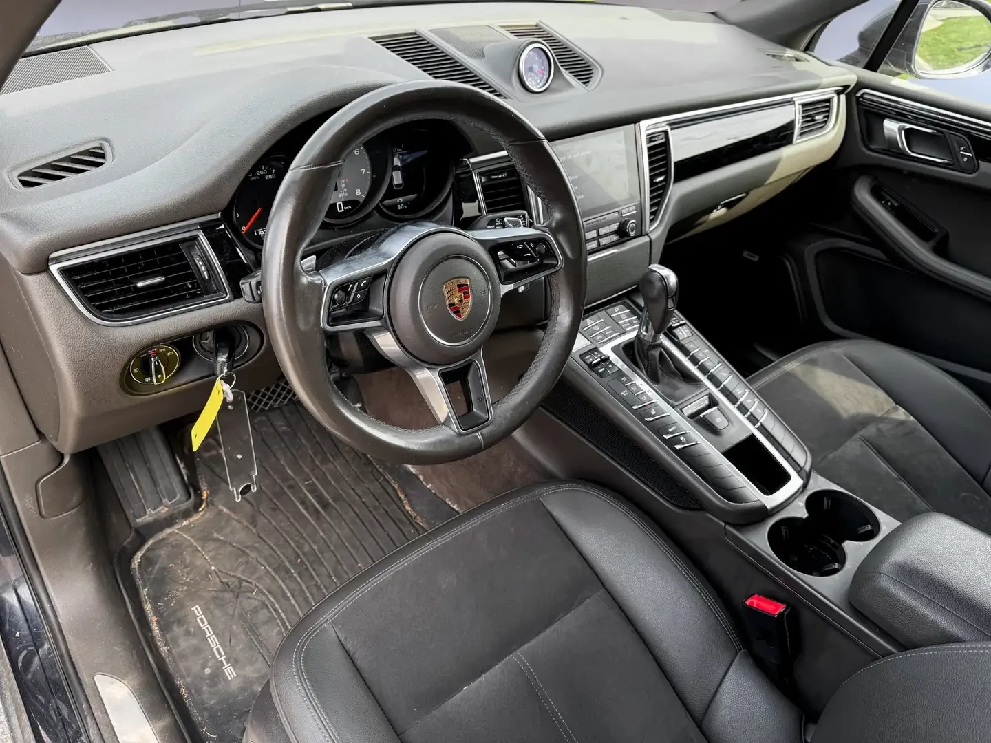 Porsche Macan S* PDK* PREMIUM* BOSE* ПОДГРЕВ* КАМЕРА* КЕЙЛЕС* , снимка 6 - Автомобили и джипове - 54946823