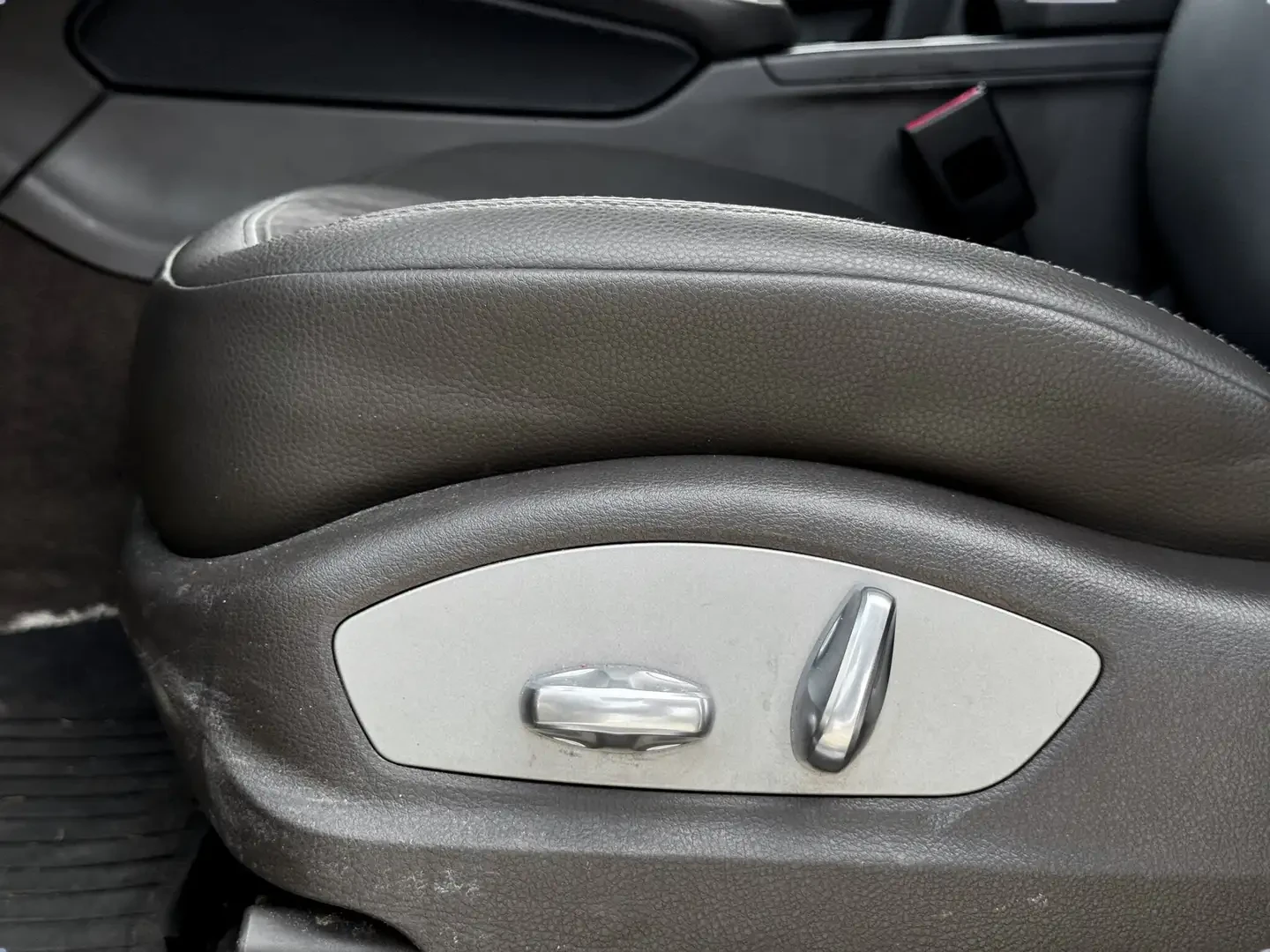 Porsche Macan S* PDK* PREMIUM* BOSE* ПОДГРЕВ* КАМЕРА* КЕЙЛЕС* , снимка 12 - Автомобили и джипове - 54946823