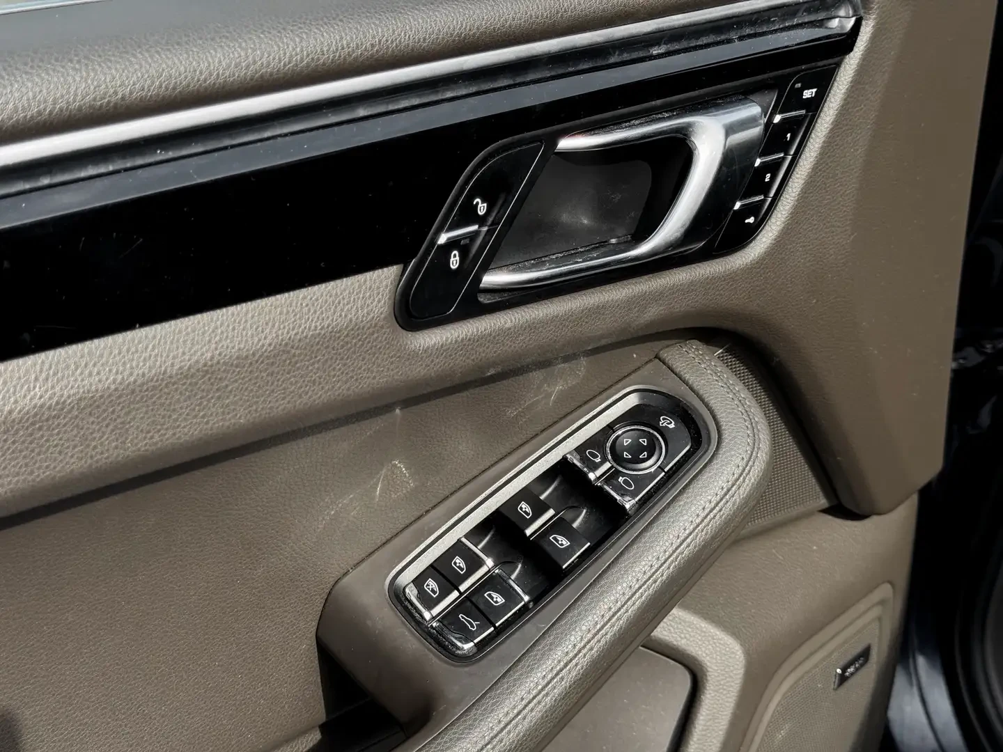 Porsche Macan S* PDK* PREMIUM* BOSE* ПОДГРЕВ* КАМЕРА* КЕЙЛЕС* , снимка 5 - Автомобили и джипове - 54946823