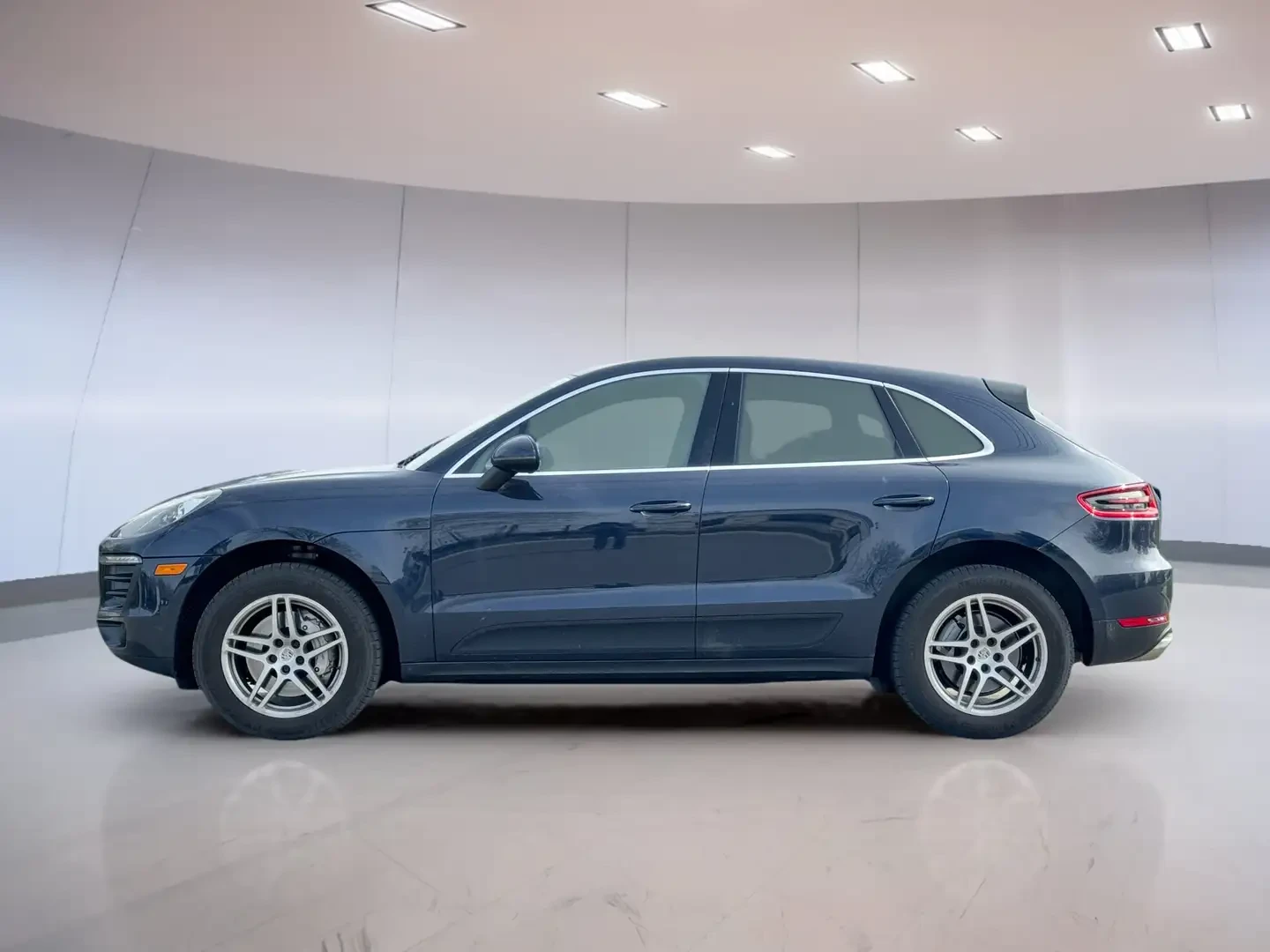 Porsche Macan S* PDK* PREMIUM* BOSE* ПОДГРЕВ* КАМЕРА* КЕЙЛЕС* , снимка 2 - Автомобили и джипове - 54946823