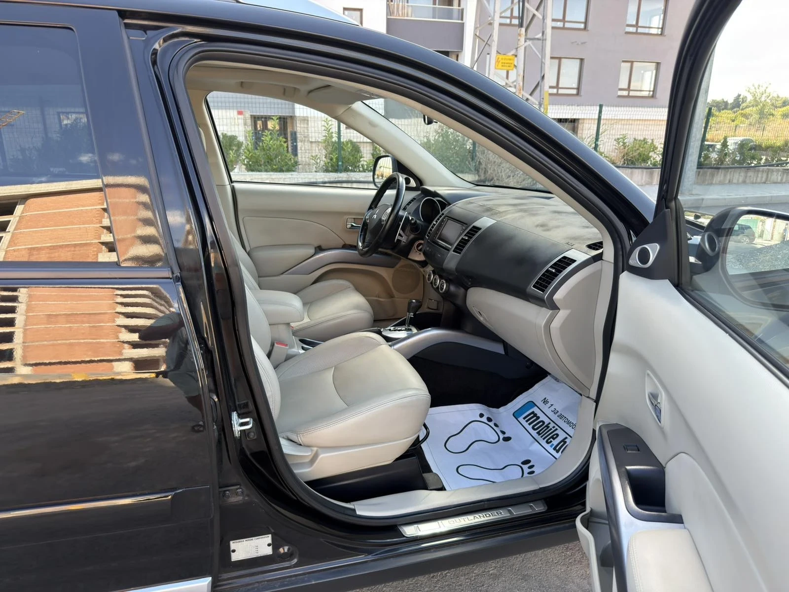 Mitsubishi Outlander 2.4i Automat, снимка 14 - Автомобили и джипове - 55698176