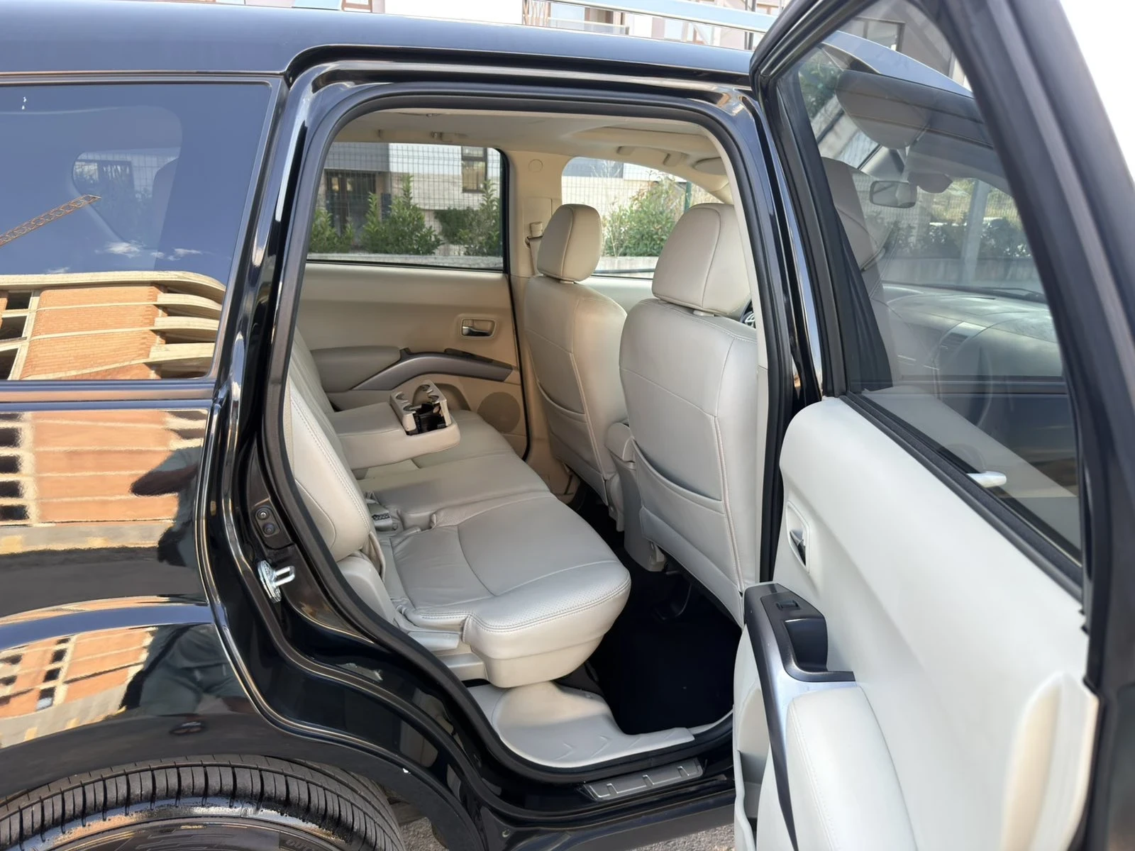 Mitsubishi Outlander 2.4i Automat, снимка 16 - Автомобили и джипове - 55698176