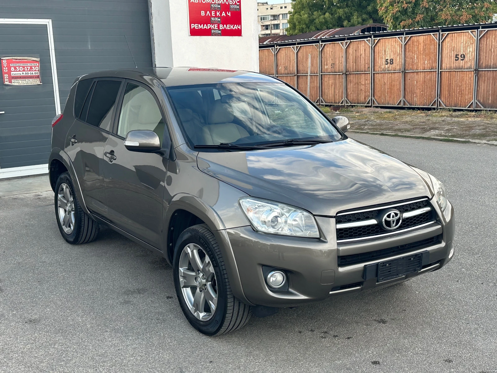 Toyota Rav4 2.2D Luxury Design 4x4 Автоматик Италия, снимка 10 - Автомобили и джипове - 56201053