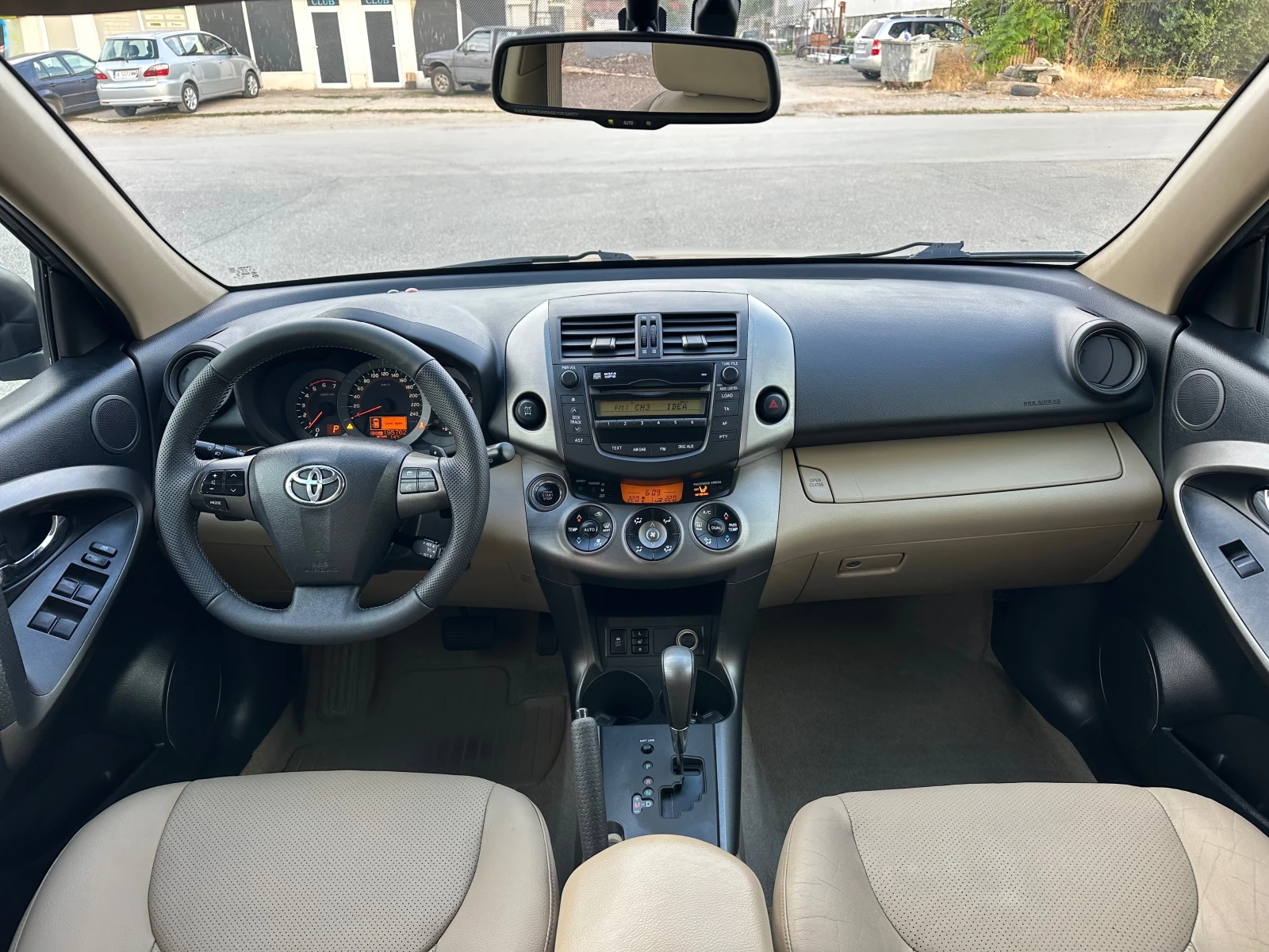 Toyota Rav4 2.2D Luxury Design 4x4 Автоматик Италия, снимка 12 - Автомобили и джипове - 56201053