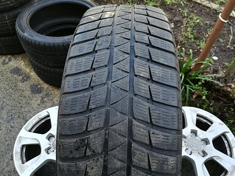 Гуми Зимни 235/60R18, снимка 3 - Гуми и джанти - 20675860