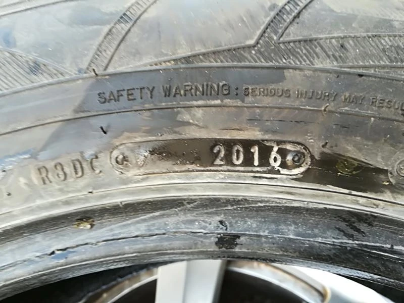 Гуми Зимни 235/60R18, снимка 7 - Гуми и джанти - 20675860