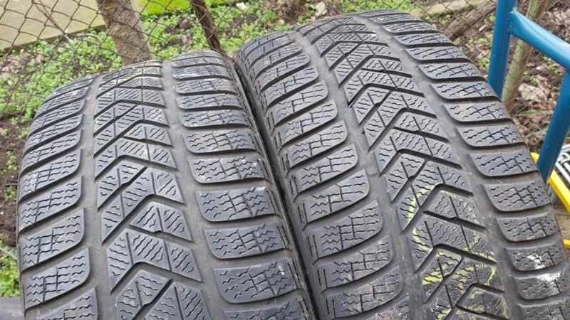 Гуми Зимни 245/45R18, снимка 2 - Гуми и джанти - 27532997