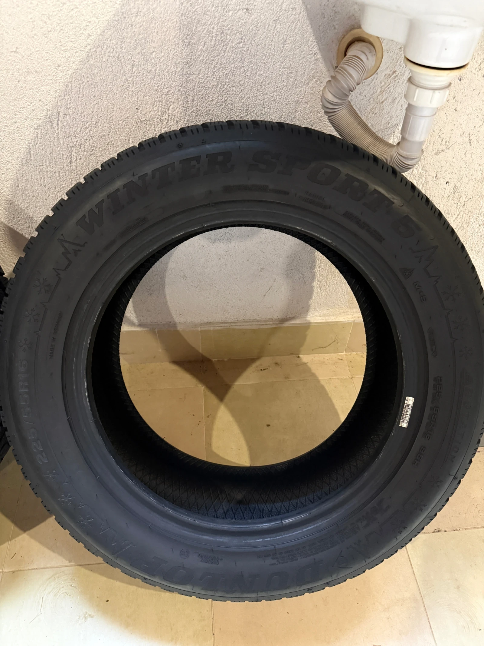 Гуми Зимни 225/55R16, снимка 2 - Гуми и джанти - 55694888