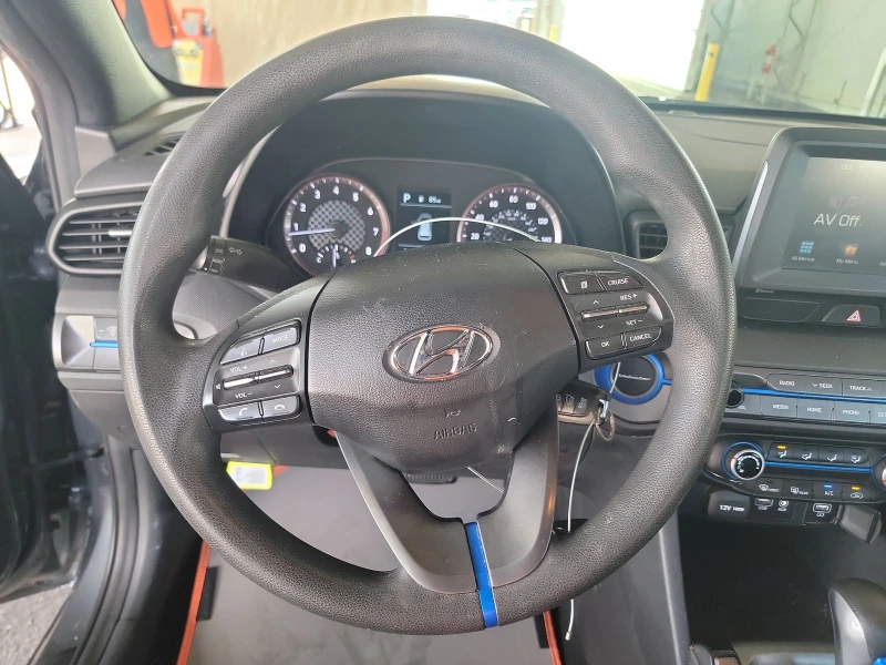 Hyundai Veloster  2.0, снимка 11 - Автомобили и джипове - 48364137