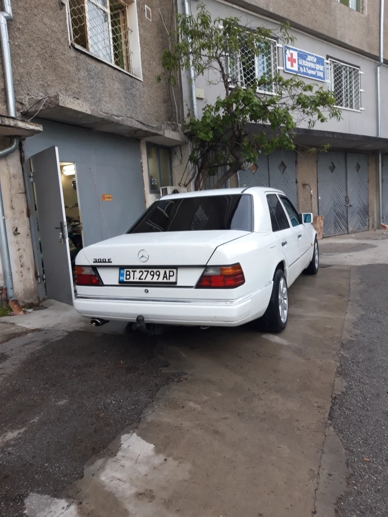 Mercedes-Benz 124, снимка 2 - Автомобили и джипове - 48702232