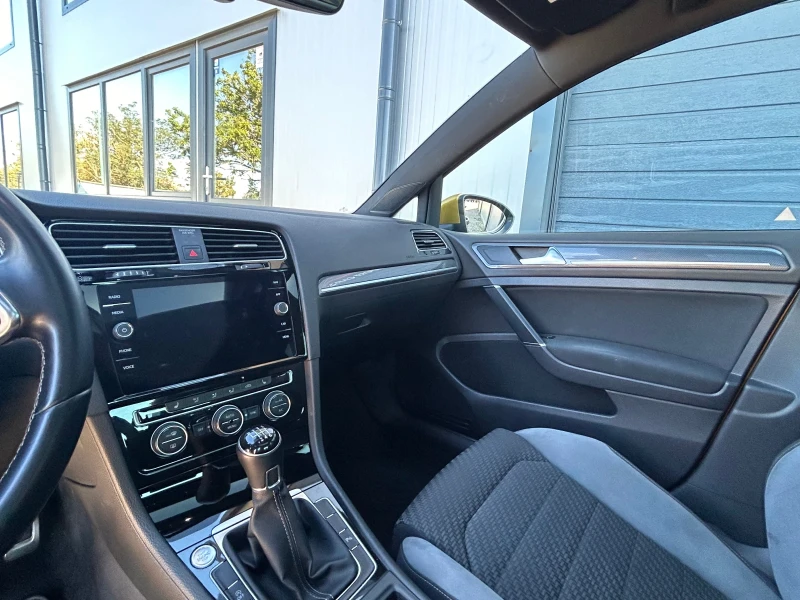 VW Golf 1.5 TSI 2019 R-Line Panorama, снимка 17 - Автомобили и джипове - 51812623