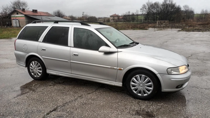 Opel Vectra 1.6i 16V, снимка 3 - Автомобили и джипове - 53575626