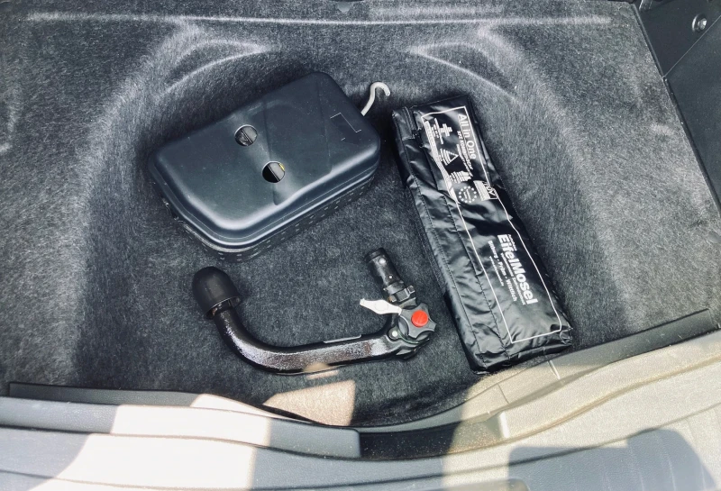 Toyota Verso S 1.33vvti Камера, снимка 7 - Автомобили и джипове - 53597726