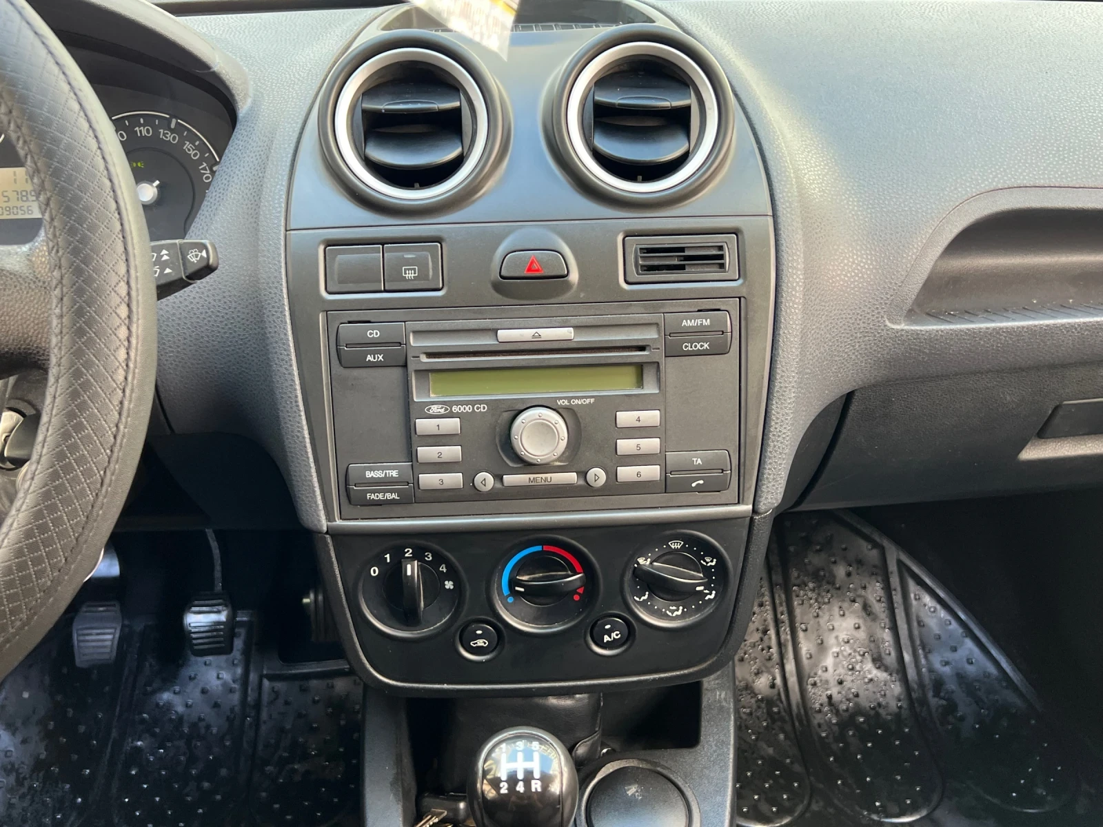 Ford Fiesta 1.4 2008г 90хл реални км! - изображение 10