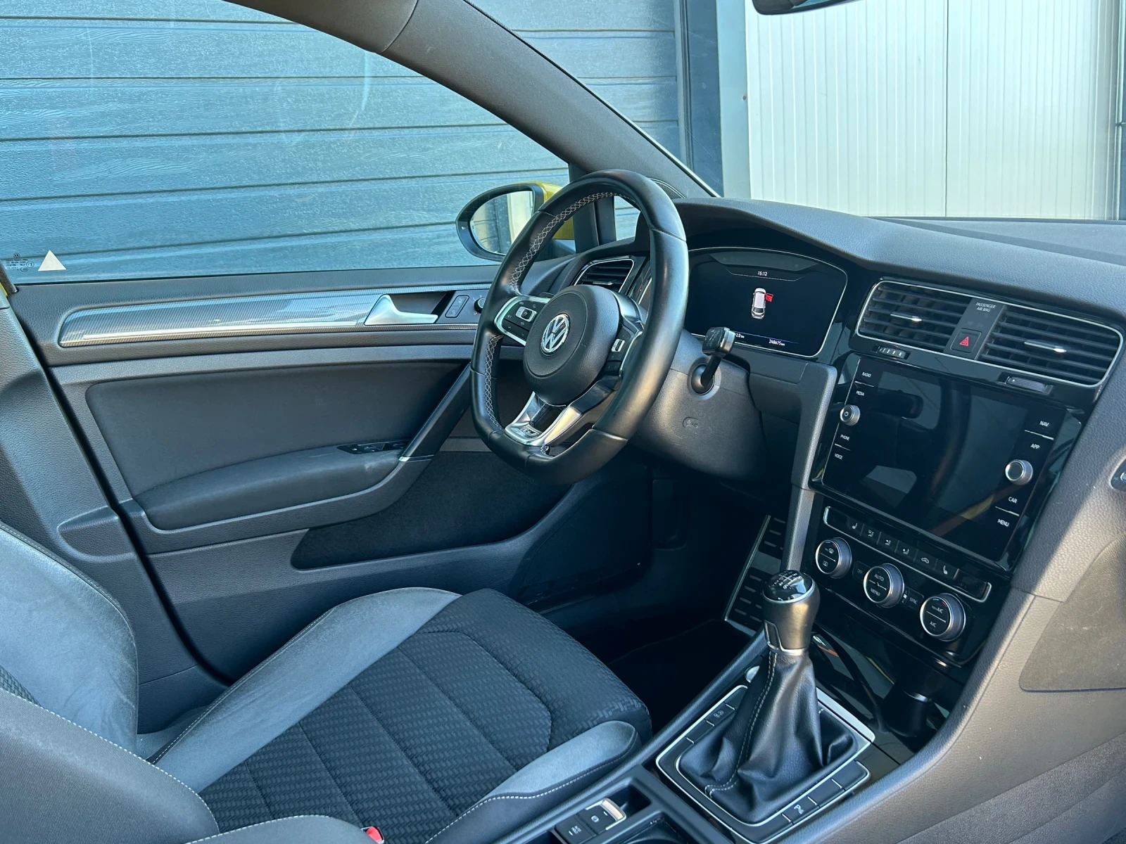 VW Golf 1.5 TSI 2019 R-Line Panorama | Mobile.bg   12