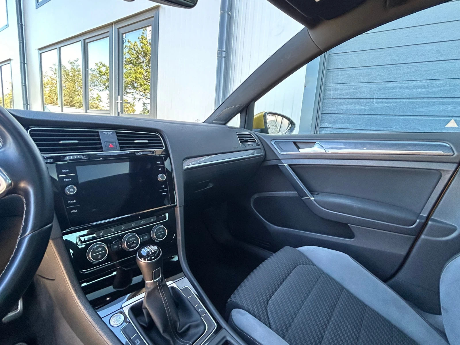 VW Golf 1.5 TSI 2019 R-Line Panorama | Mobile.bg   17