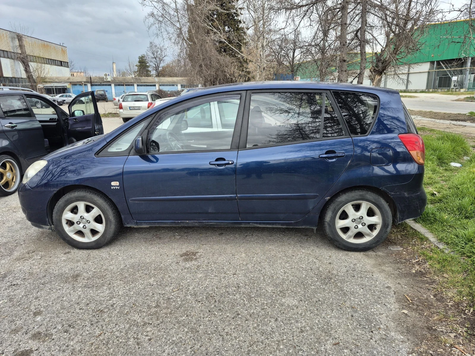 Toyota Corolla verso, снимка 4 - Автомобили и джипове - 53990790