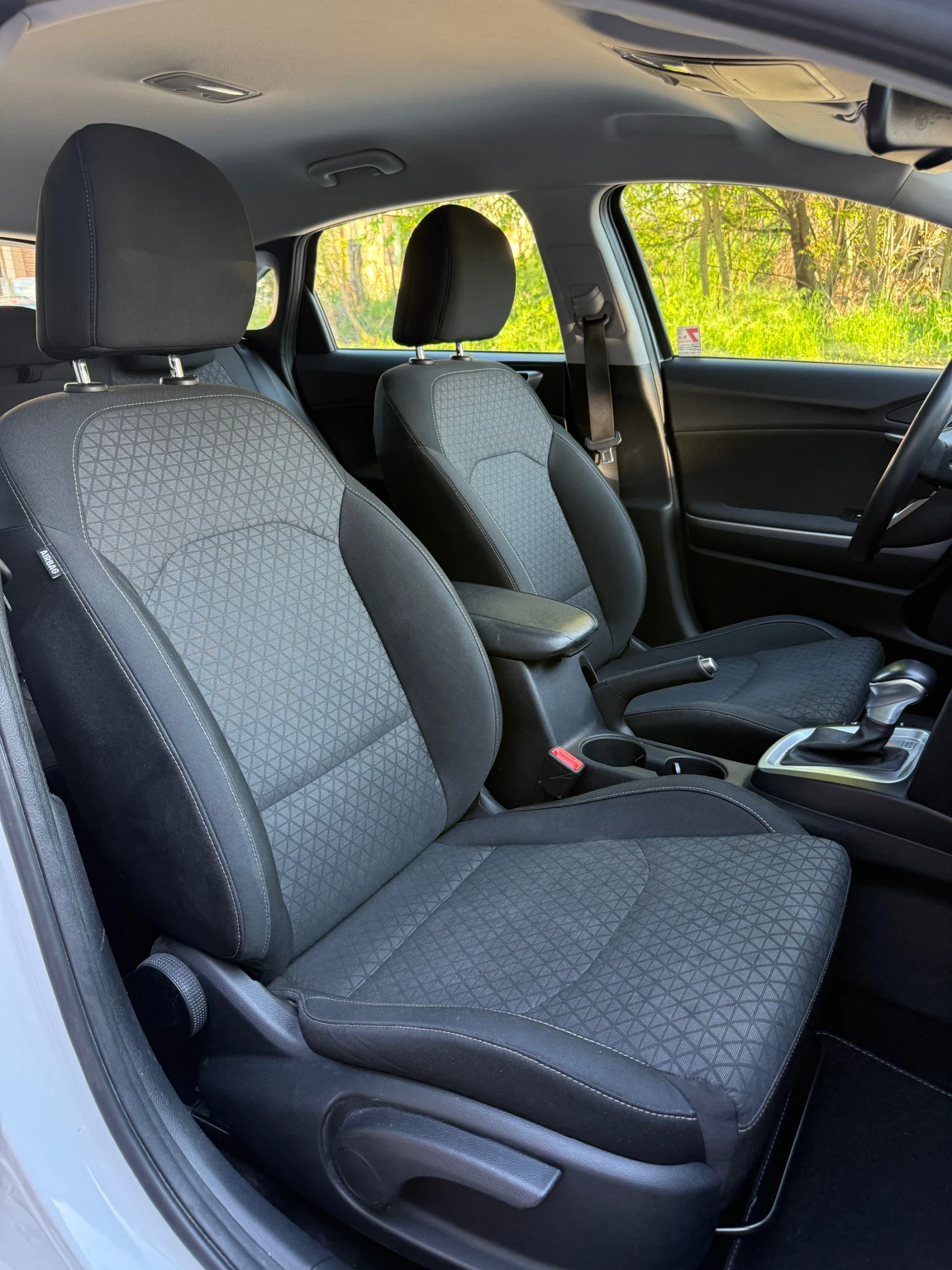 Kia Ceed 1.4T 7DCT, снимка 10 - Автомобили и джипове - 54313791