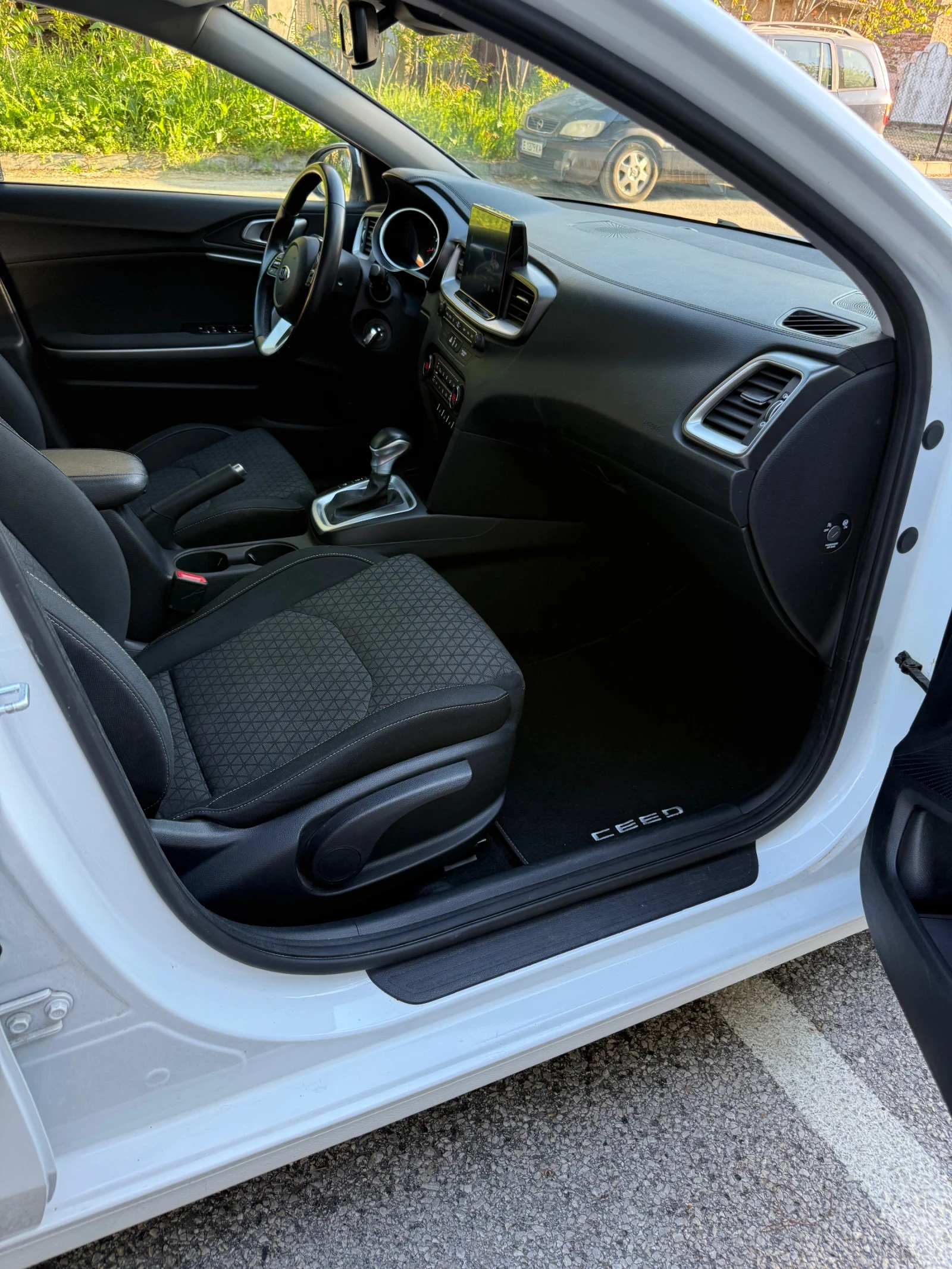 Kia Ceed 1.4T 7DCT, снимка 9 - Автомобили и джипове - 54313791