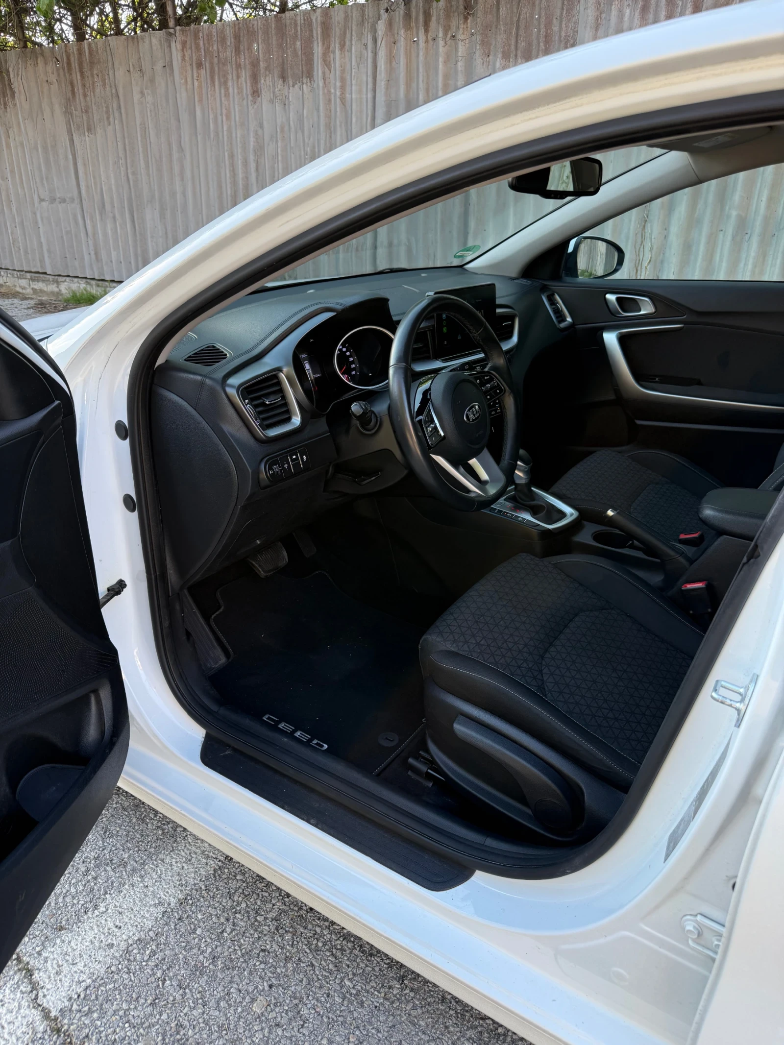 Kia Ceed 1.4T 7DCT, снимка 7 - Автомобили и джипове - 54313791