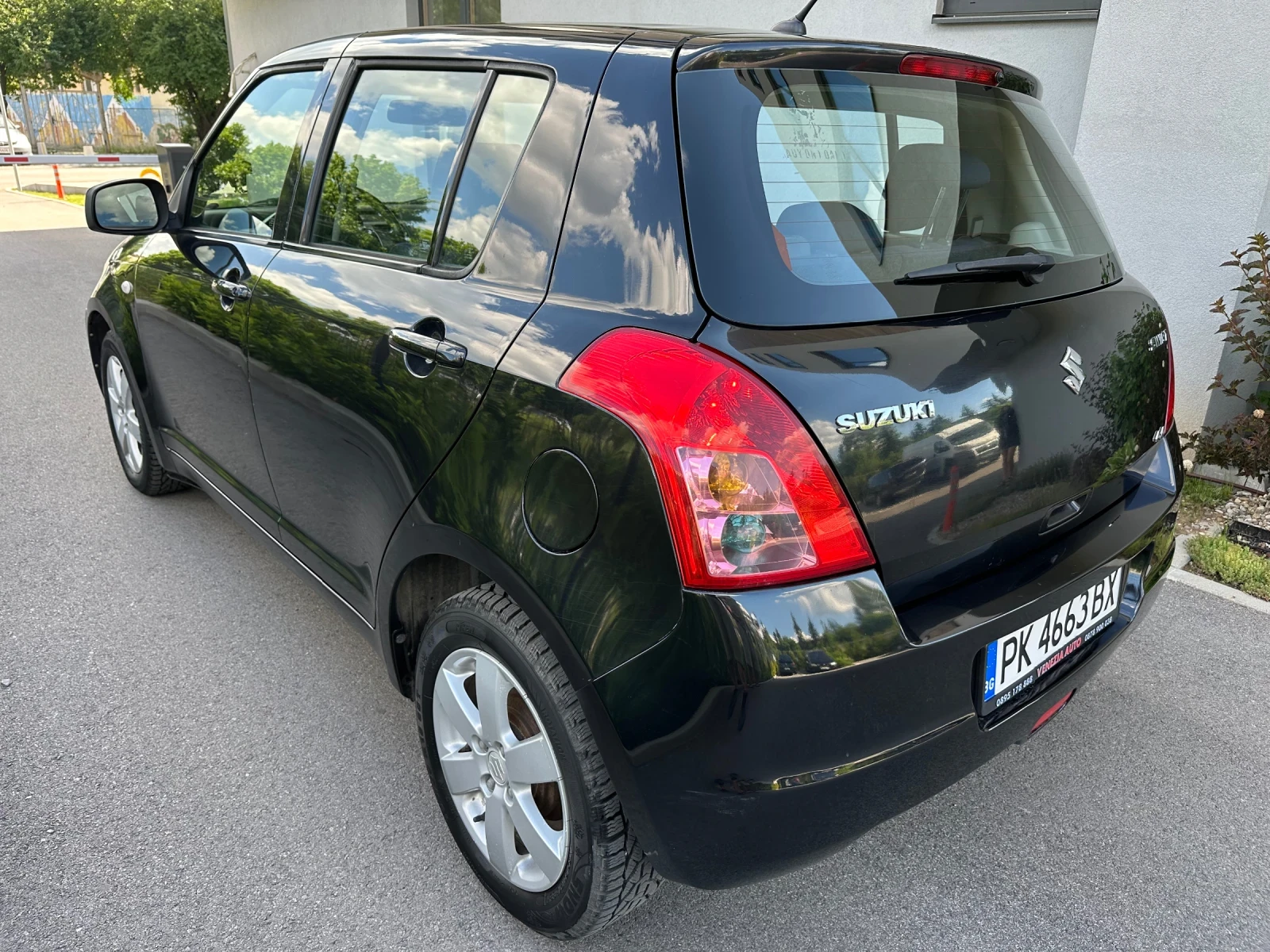 Suzuki Swift 1.3I 4X4 LPG * Регистриран* Обслужен* , снимка 6 - Автомобили и джипове - 54810821