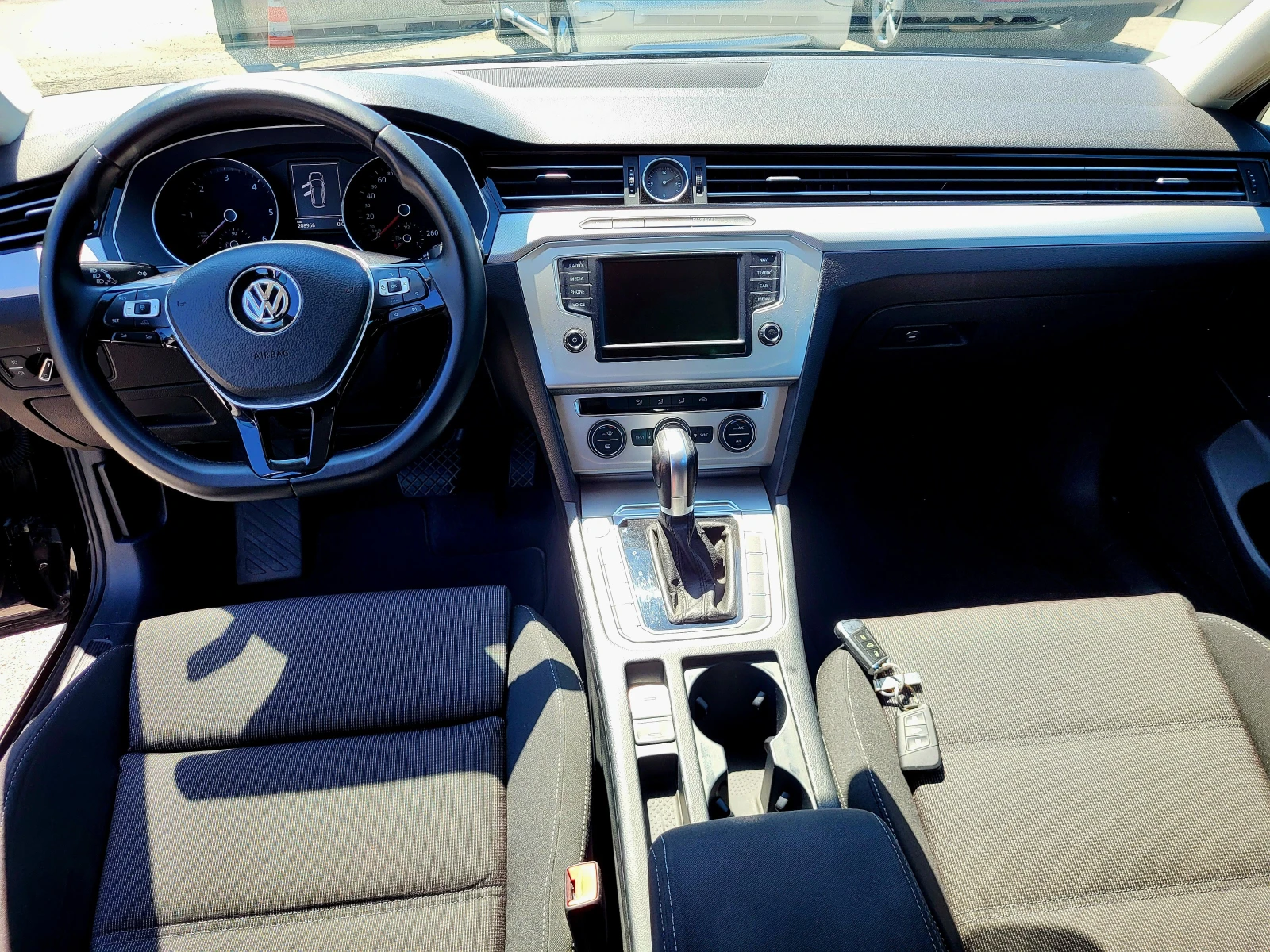 VW Passat 2.0TDI, снимка 11 - Автомобили и джипове - 55506688