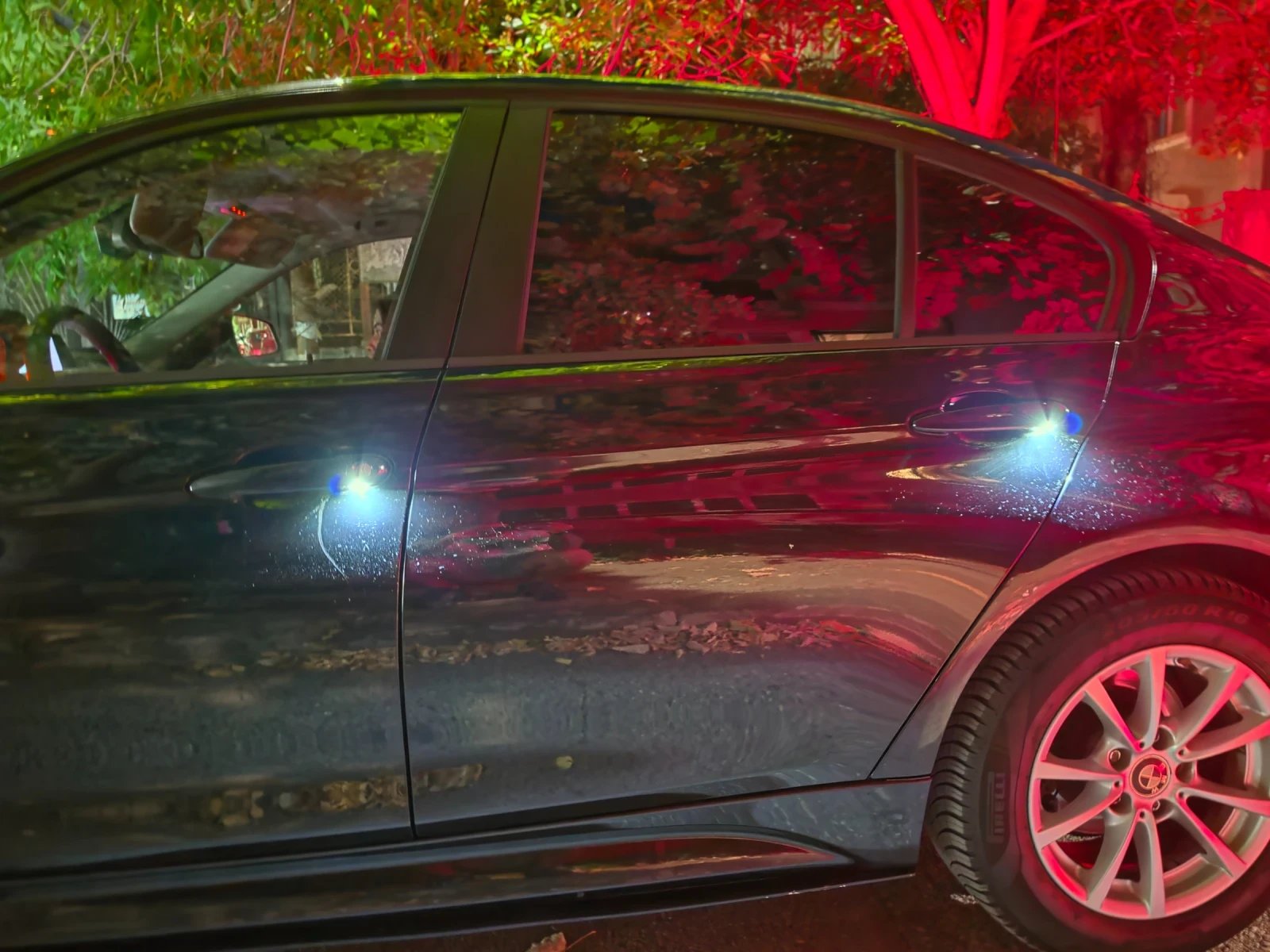 BMW 318 2.0d Mperformance Led, снимка 17 - Автомобили и джипове - 55802532