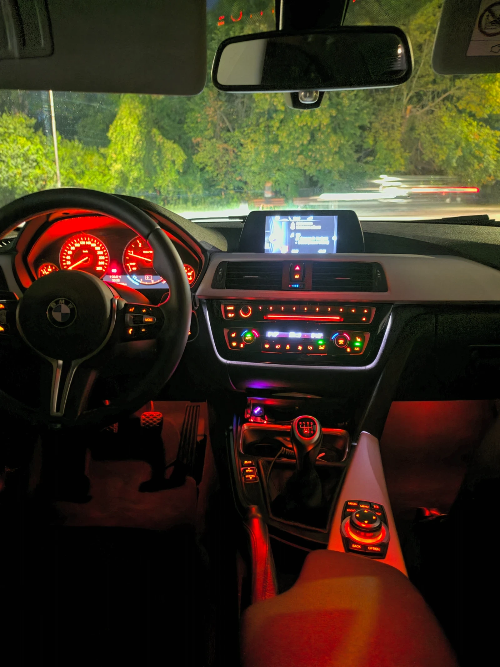 BMW 318 2.0d Mperformance Led, снимка 16 - Автомобили и джипове - 55802532