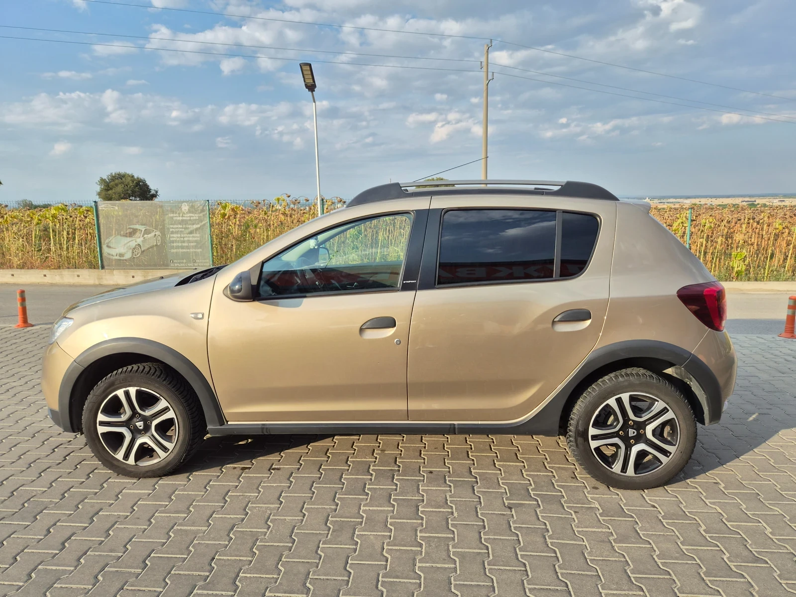 Dacia Sandero, снимка 2 - Автомобили и джипове - 55879411