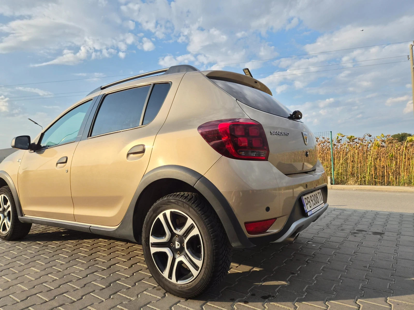 Dacia Sandero, снимка 3 - Автомобили и джипове - 55879411