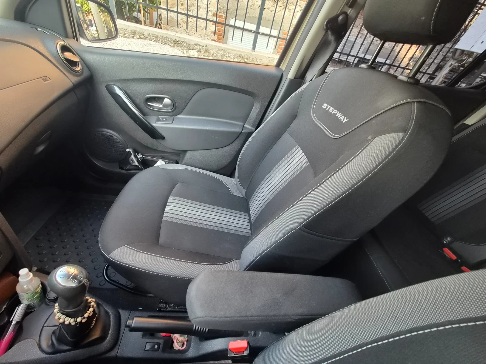 Dacia Sandero, снимка 12 - Автомобили и джипове - 55879411