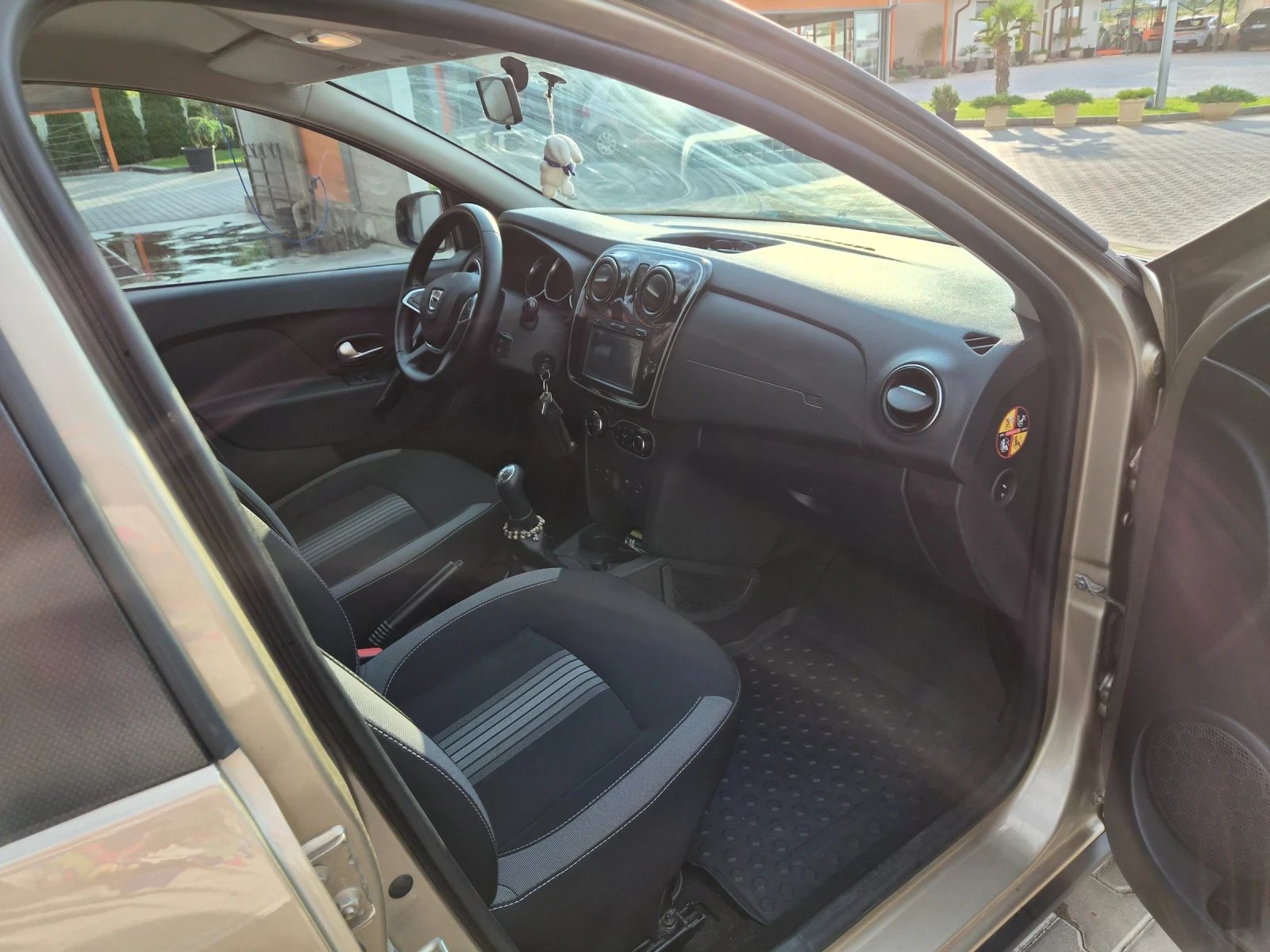 Dacia Sandero, снимка 8 - Автомобили и джипове - 55879411