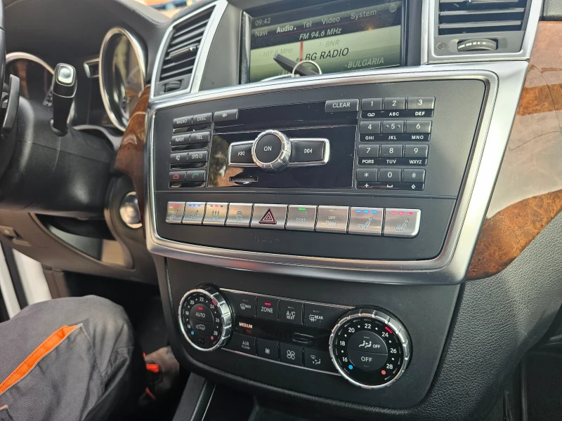 Mercedes-Benz GL 350, снимка 12 - Автомобили и джипове - 53014864