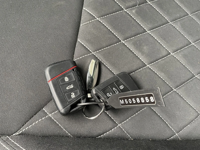 Skoda Karoq 2.0TDI/SPORTLINE/DIGITAL/NARDO - изображение 3