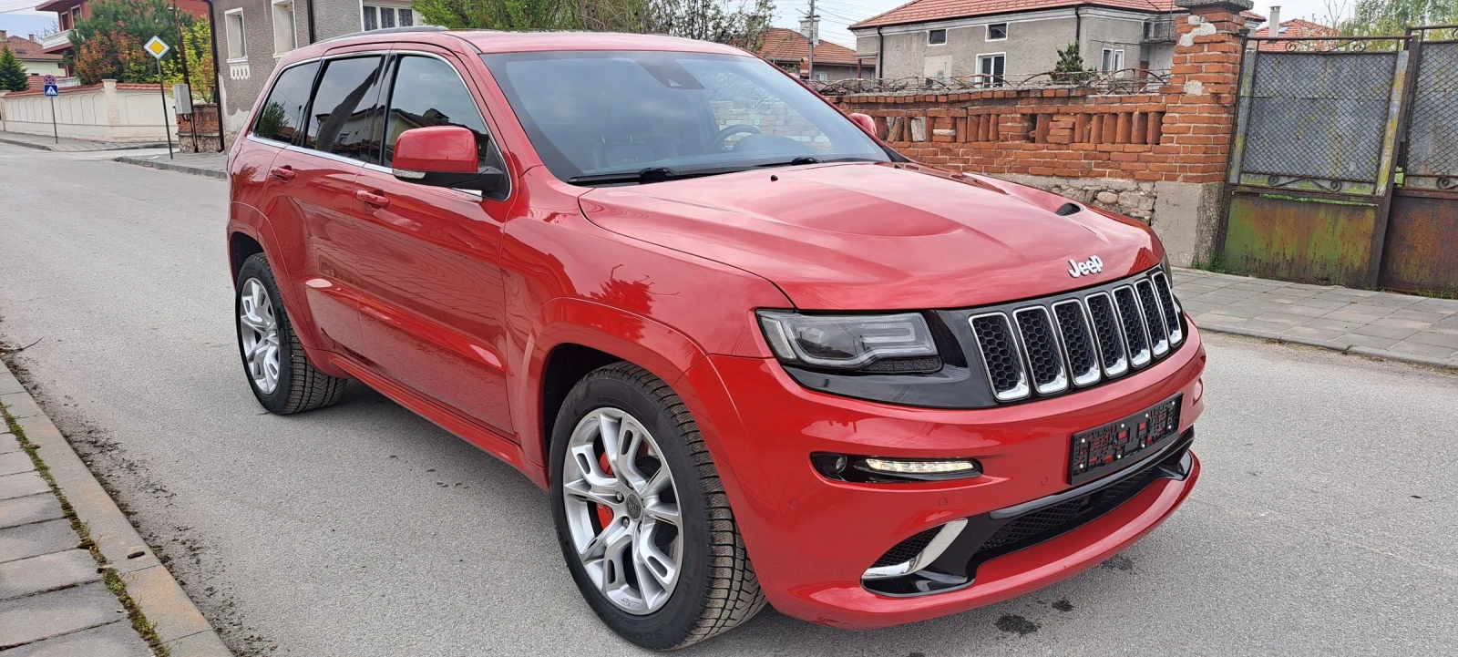 Jeep Grand cherokee 6.4 HEMI SRT, снимка 3 - Автомобили и джипове - 54221041