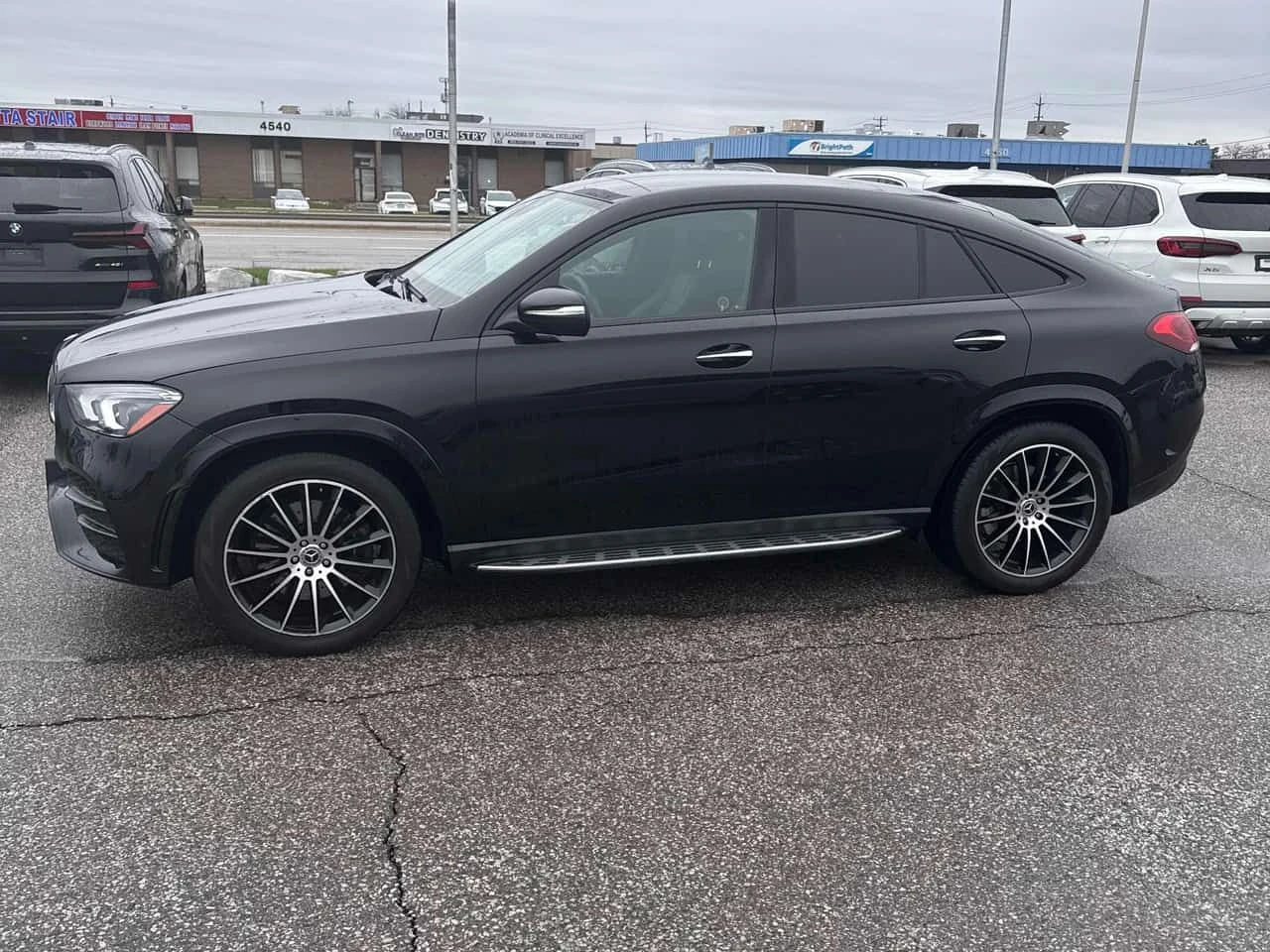 Mercedes-Benz GLE 450 COUPE/BURMESTER/ПАНОРАМА/360/ДИСТРОНИК, снимка 3 - Автомобили и джипове - 54348021