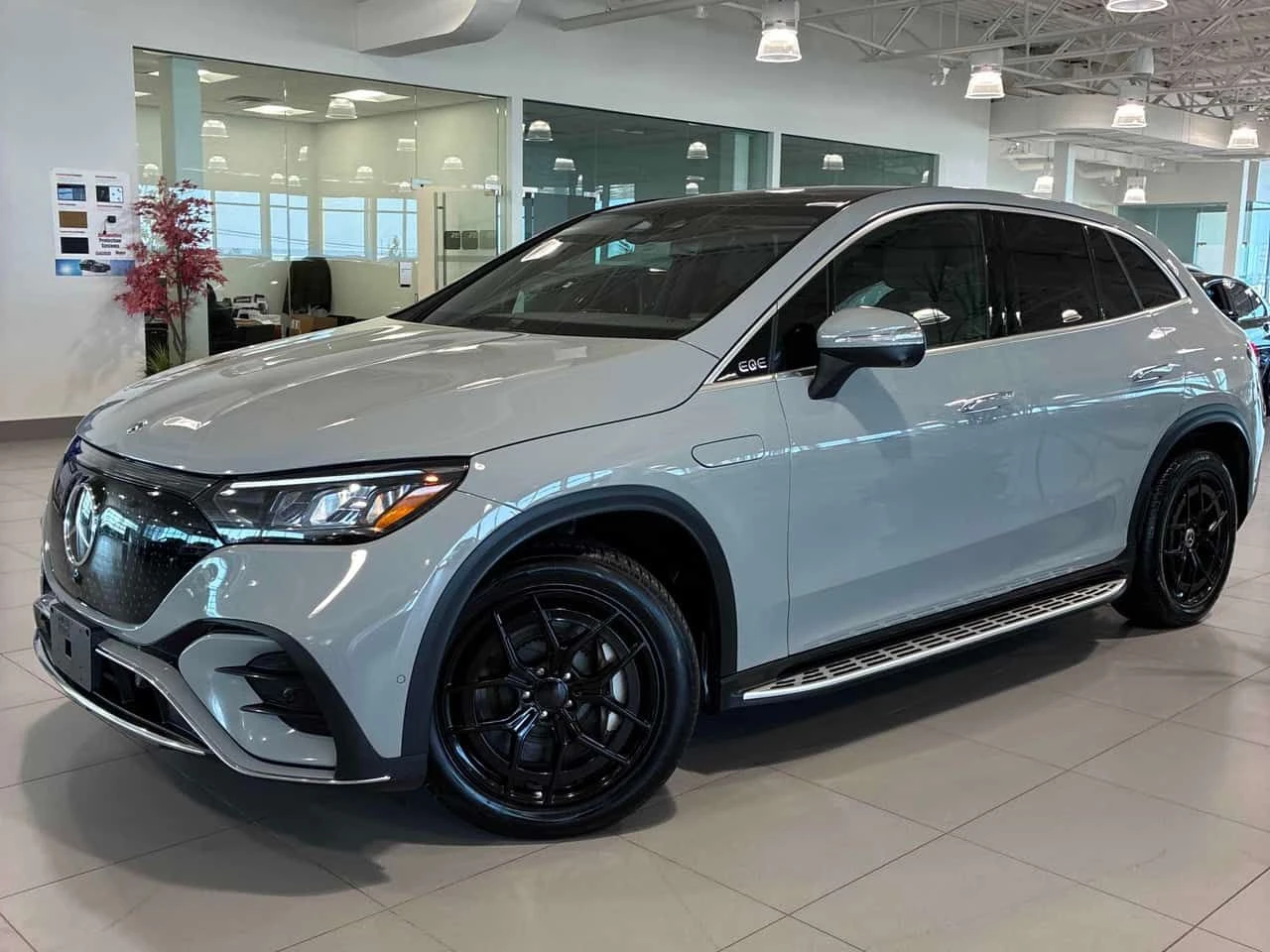 Mercedes-Benz EQE 350  CARFAX, снимка 2 - Автомобили и джипове - 54662342