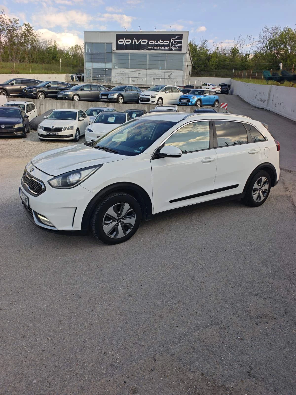 Kia Niro 1.6 GDI, снимка 2 - Автомобили и джипове - 54969896